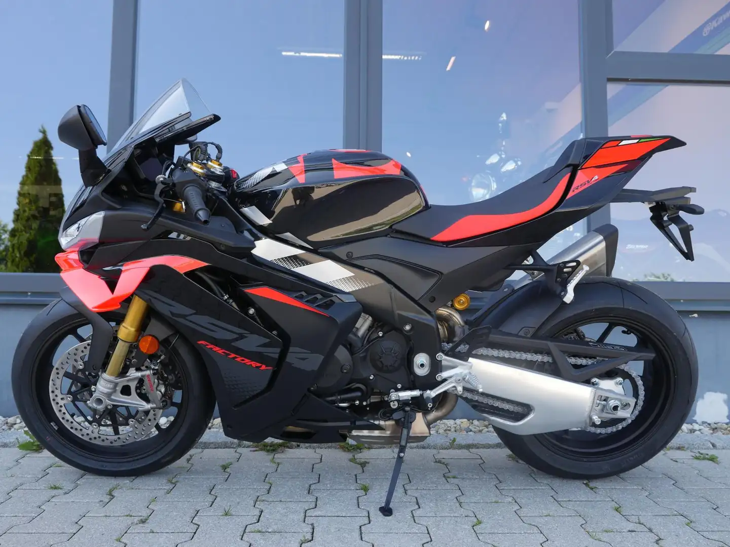 Aprilia RSV4 1100 Factory Mod. 2025 - Lagerfahrzeug - 2