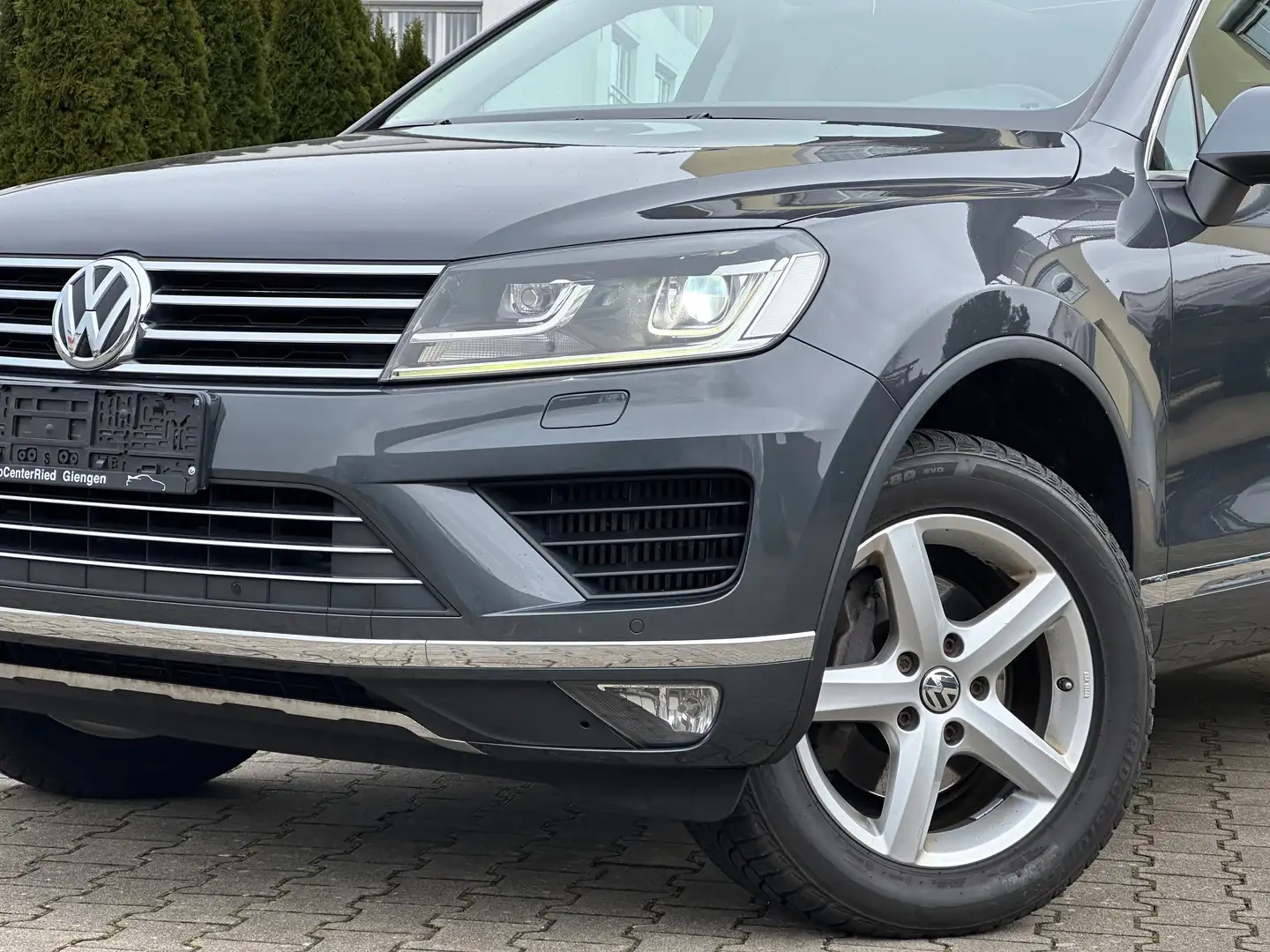 Volkswagen Touareg 3.0TDI 4Motion 2H/Bi-Xenon/Pano/Ahk/Ambiente/Euro6 Grau - 2