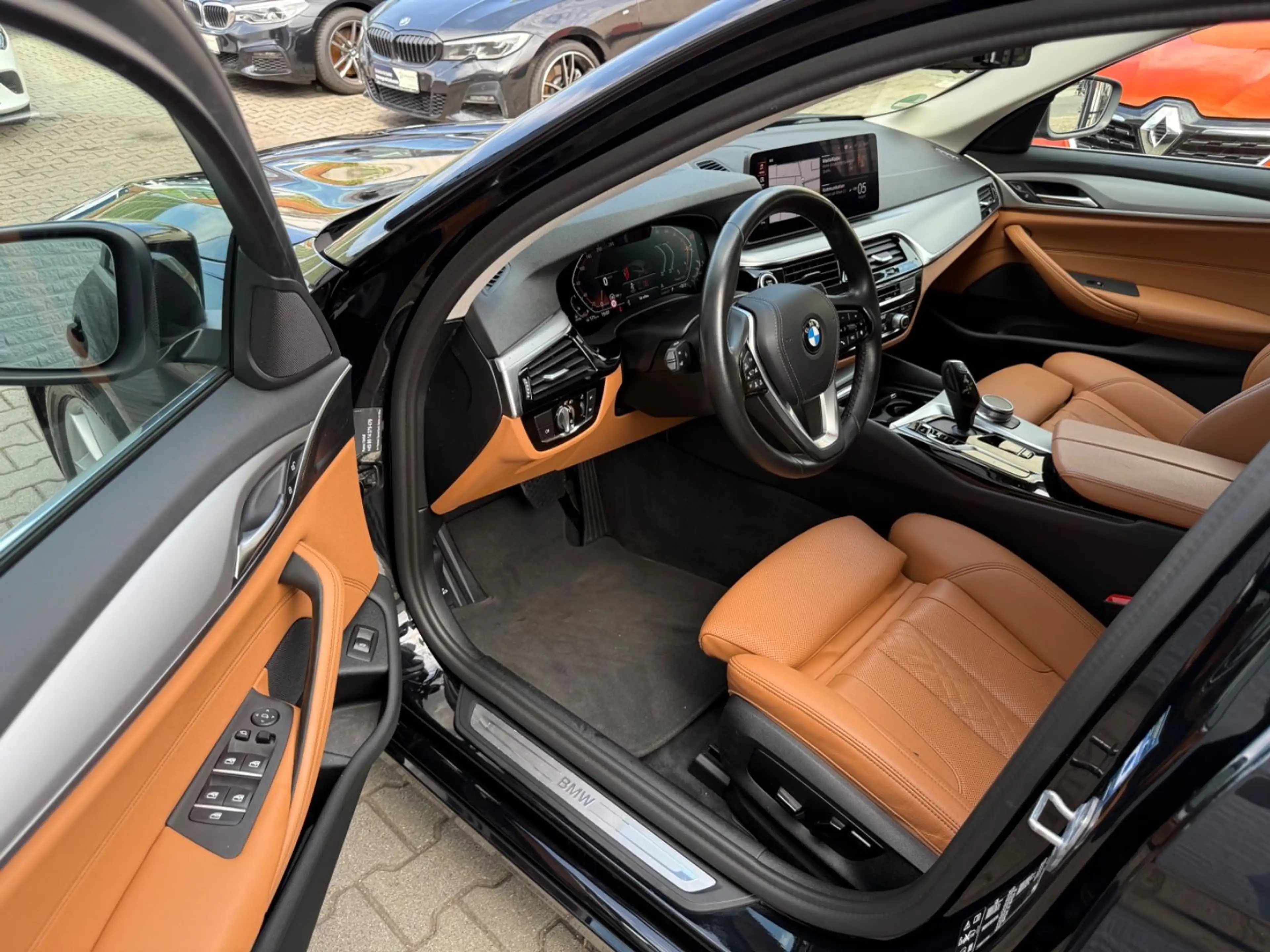 BMW 530 d xDrive Touring Head Up 1. Hand LEDER — photo 6
