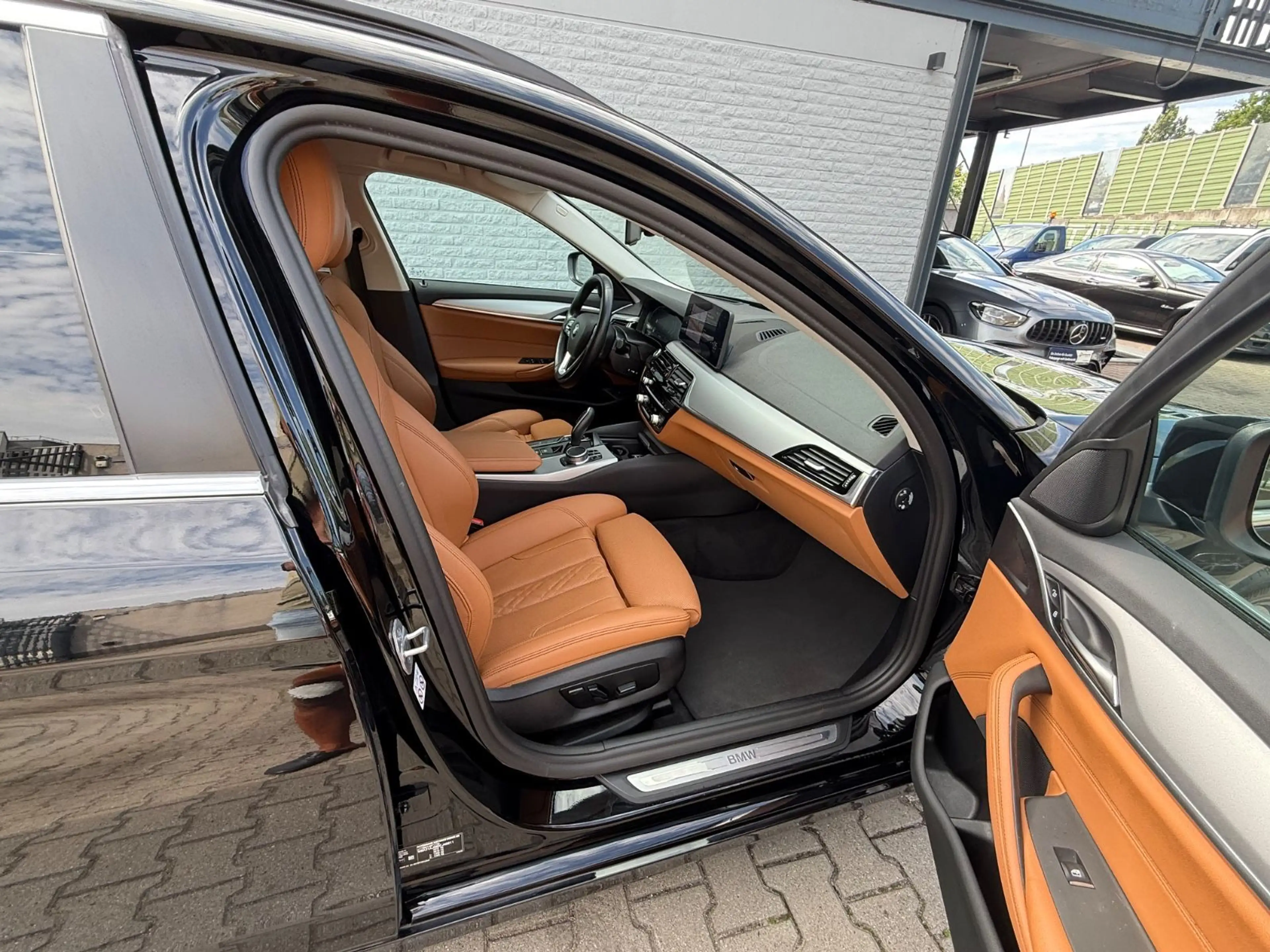 BMW 530 d xDrive Touring Head Up 1. Hand LEDER — photo 11