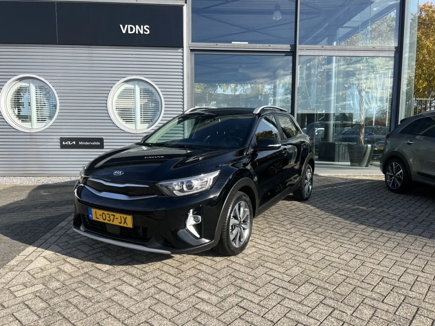 Kia Stonic 1.0 T-GDi MHEV DynamicPlusLine Camera/Navigatie Zwart - 2