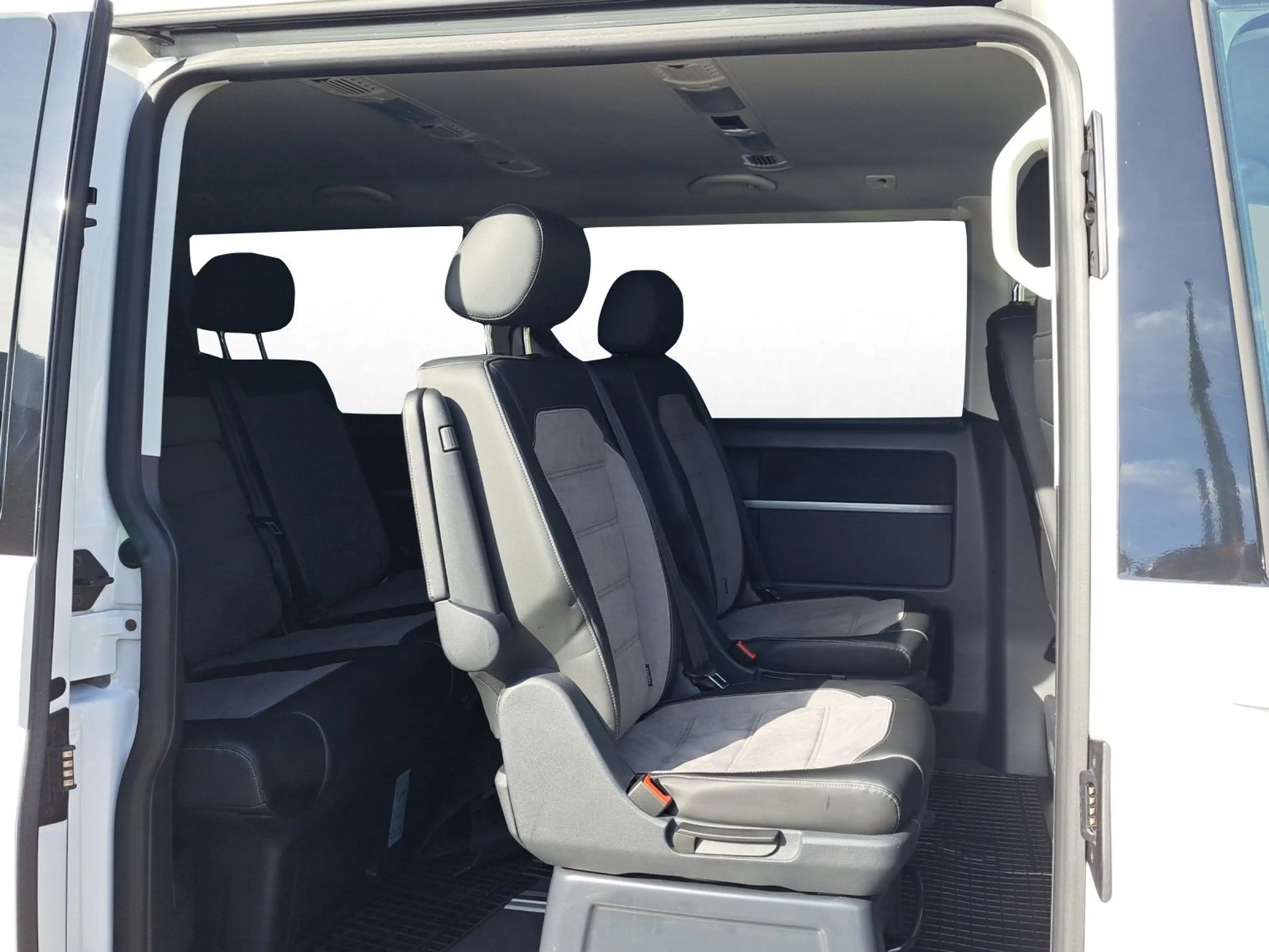 Volkswagen T6.1 Multivan Comfortline 2.0 TDI ACC|NAVI|STAND — photo 11