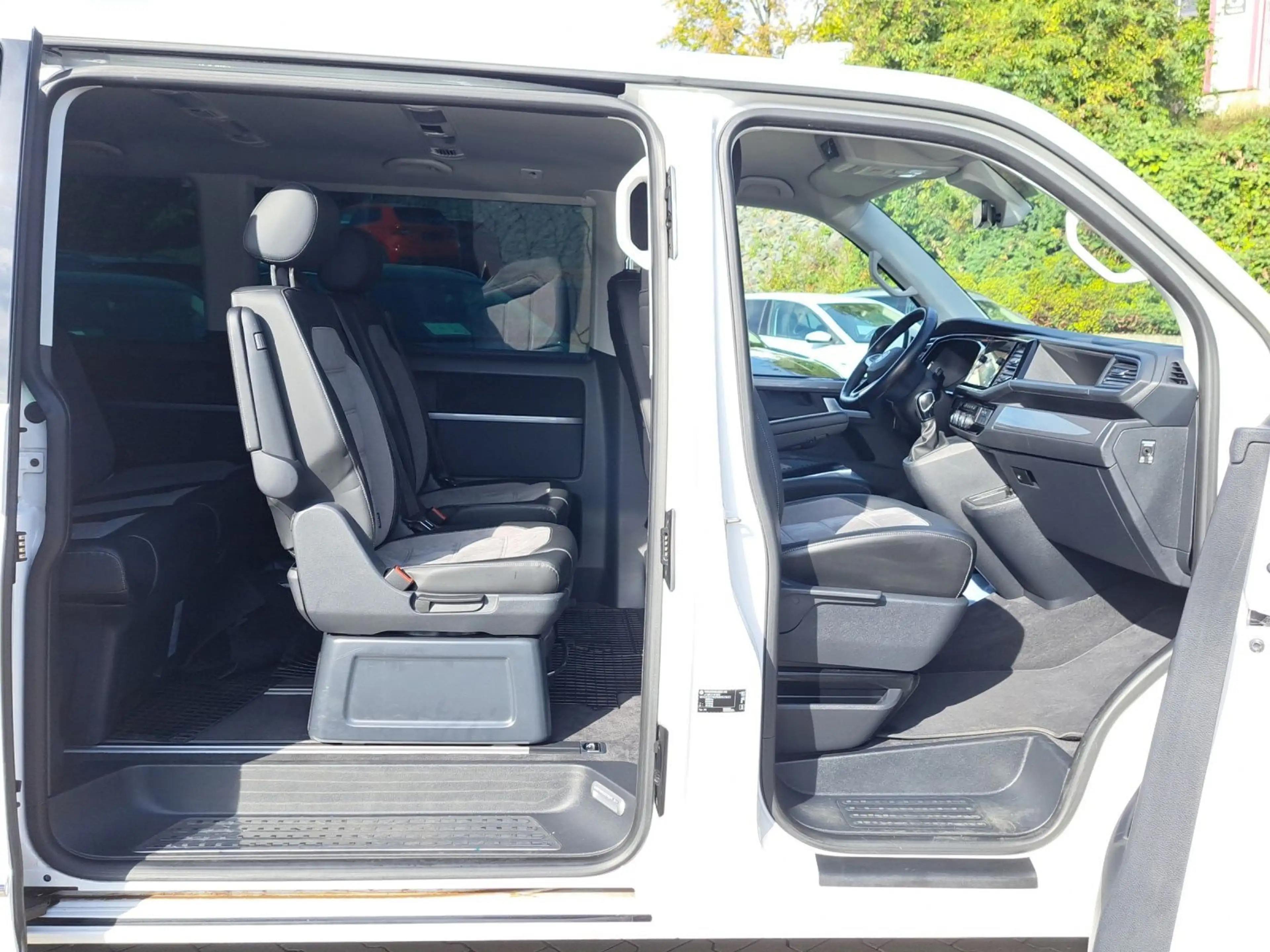 Volkswagen T6.1 Multivan Comfortline 2.0 TDI ACC|NAVI|STAND — photo 14