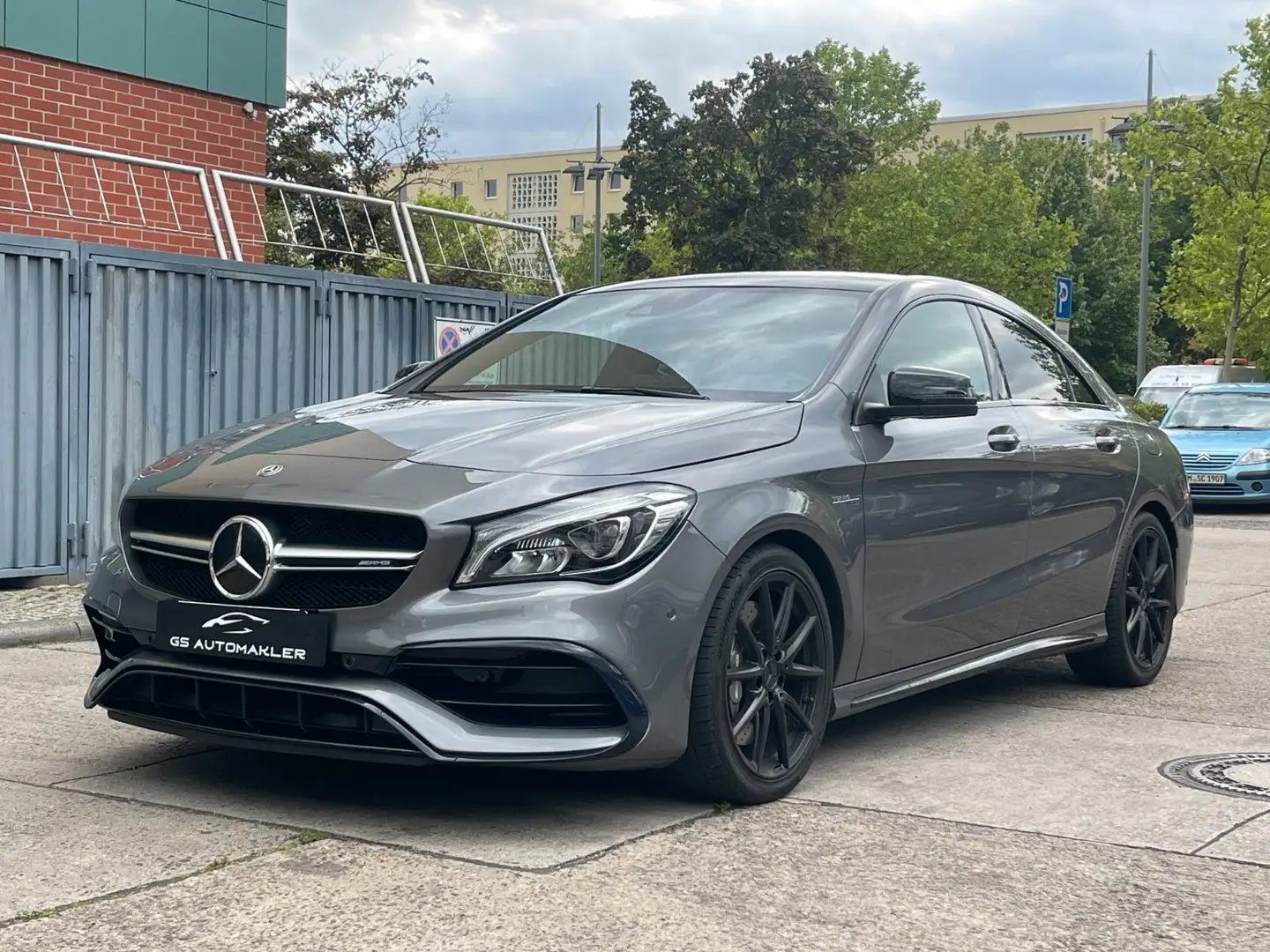 Mercedes-Benz CLA 45 AMG 4Matic Night Paket Pano Vollleder Grau - 2