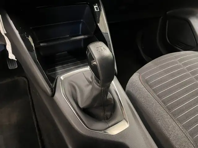 Peugeot 208 view 8
