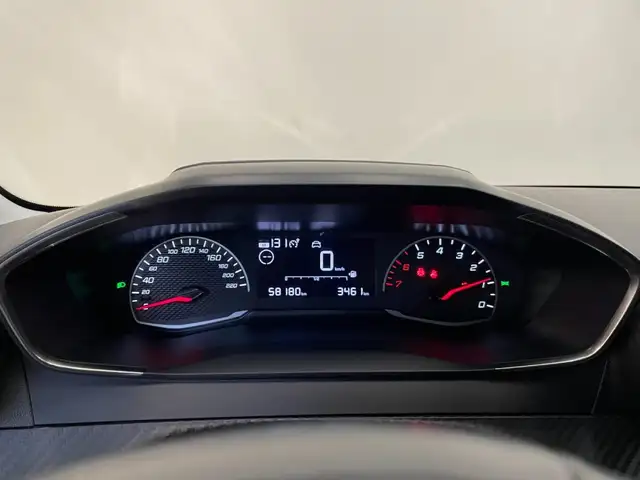 Peugeot 208 view 12