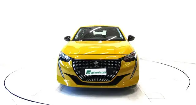 Peugeot 208 view 2