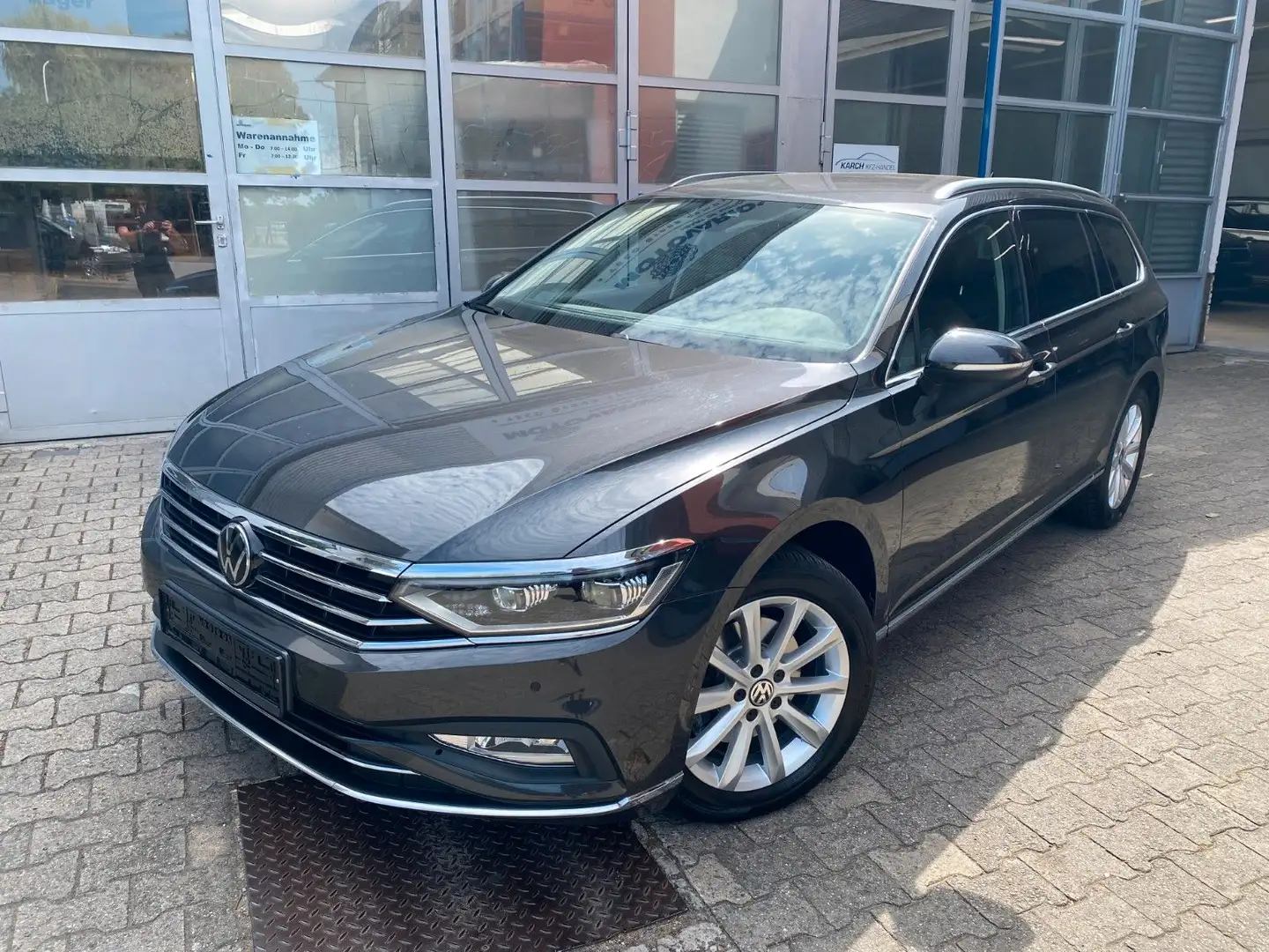 Volkswagen Passat Variant Passat Elegance/Automatik/AHK/Rückfahrkamera/IQ Grau - 1