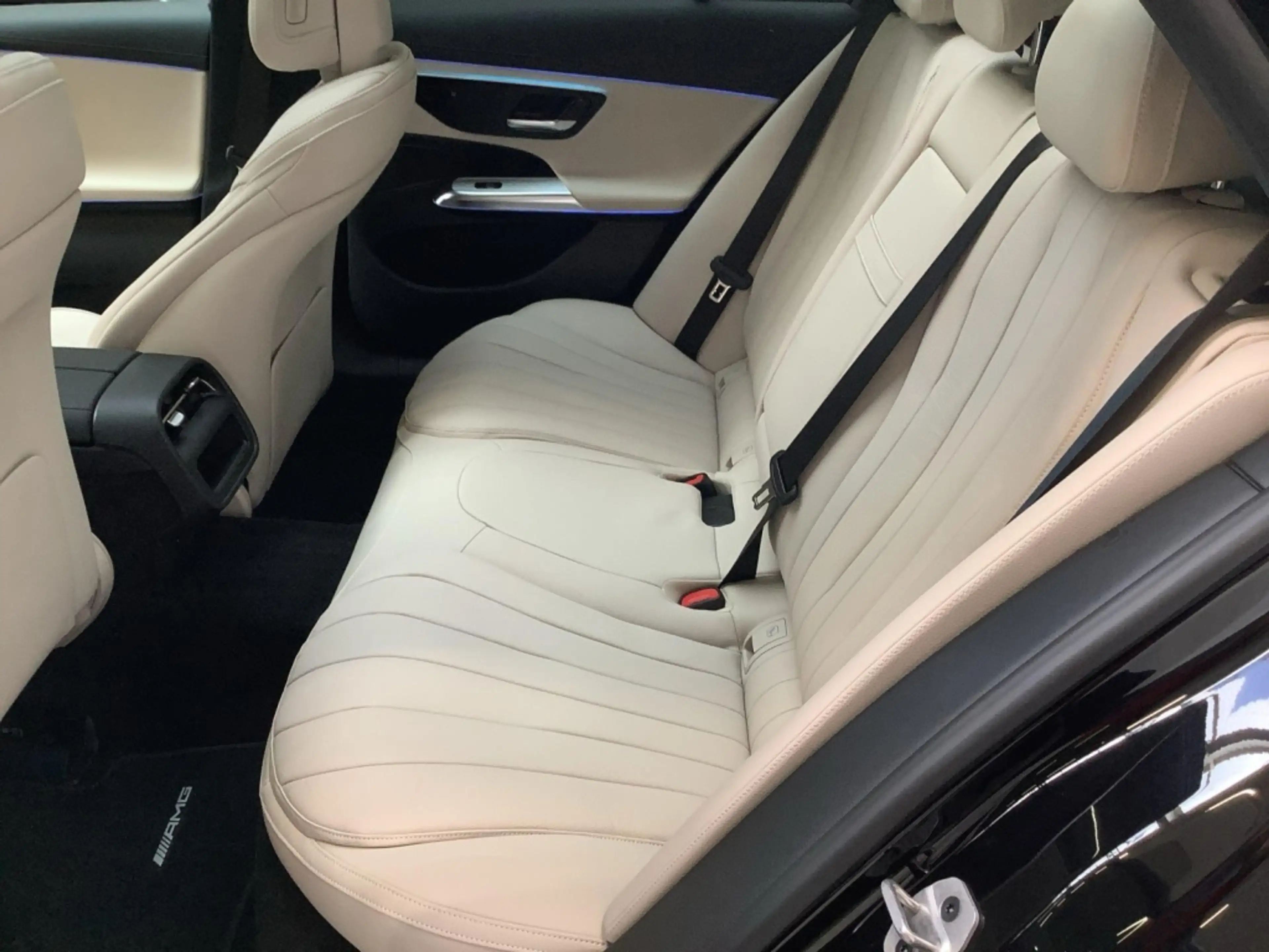 Mercedes-Benz E 450 d 4M T AMG/Night/Digital/Panorama-SD/360°K — photo 14