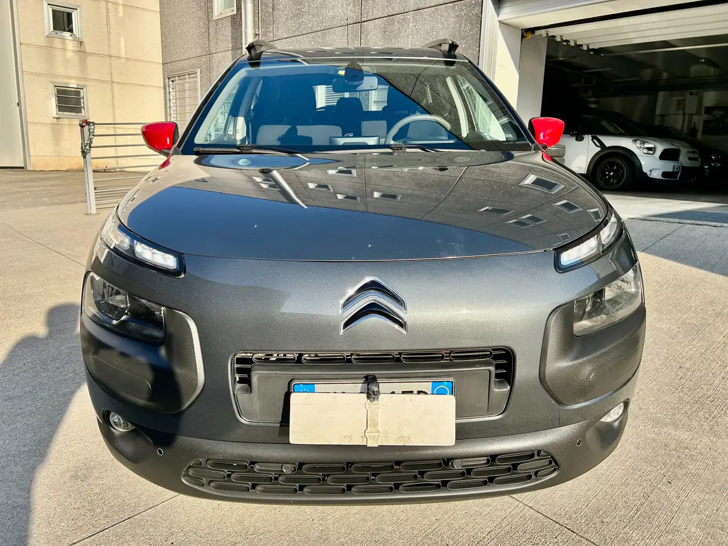 Citroen C4 Cactus 1.2 PureTech 110cv Shine edition Grijs - 2