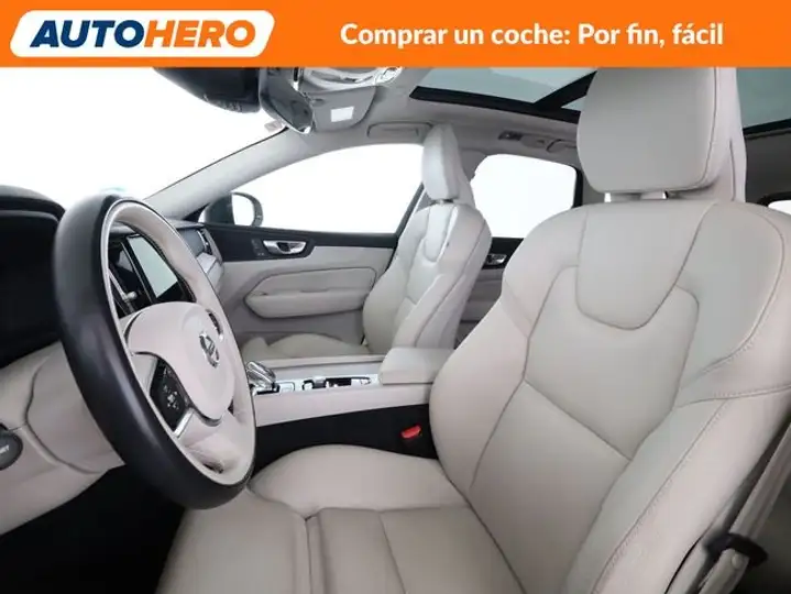 Volvo XC60 2021, foto 11