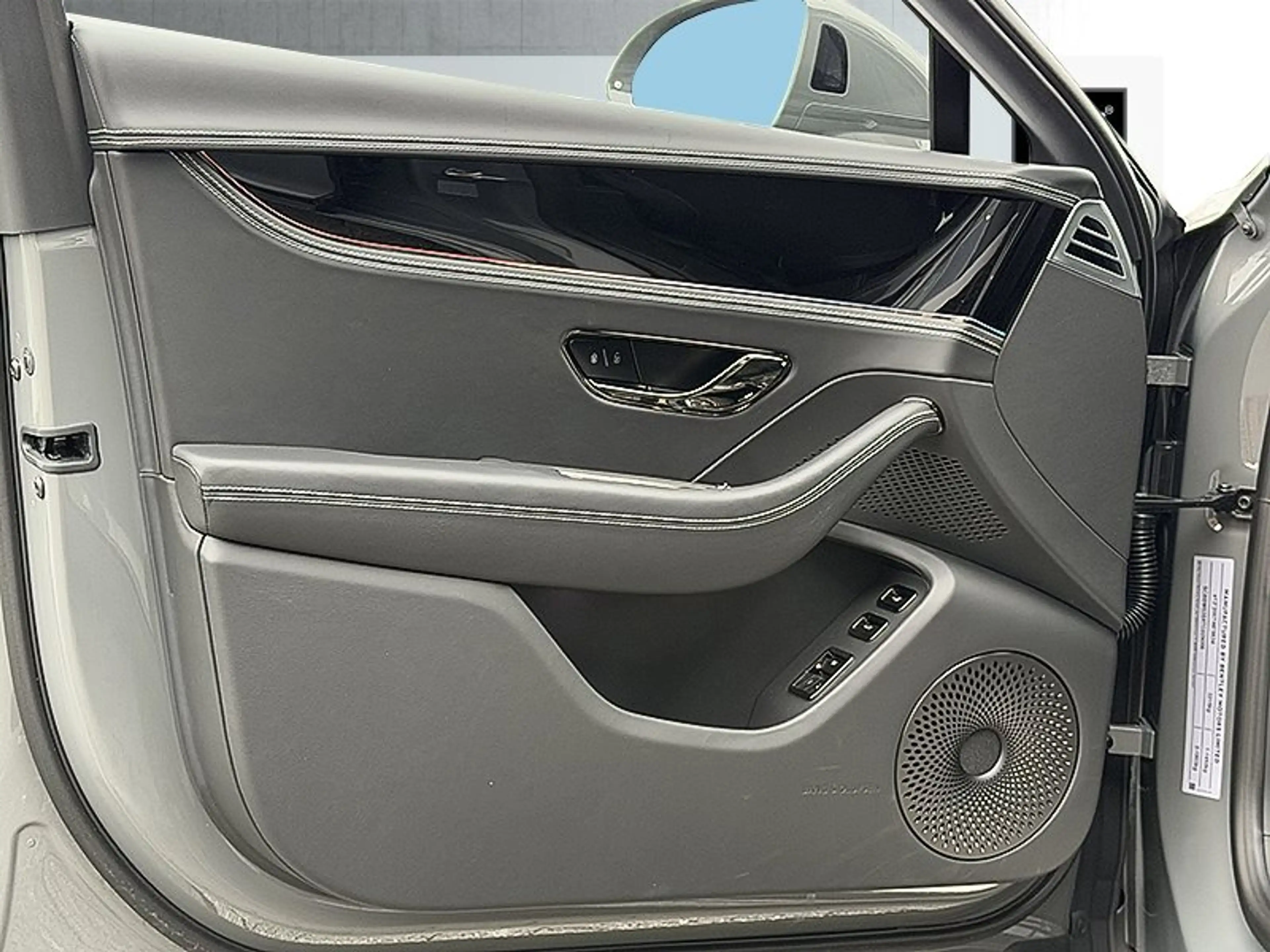 Bentley Flying Spur V8 Hybrid *B&O*Rotating* — photo 10
