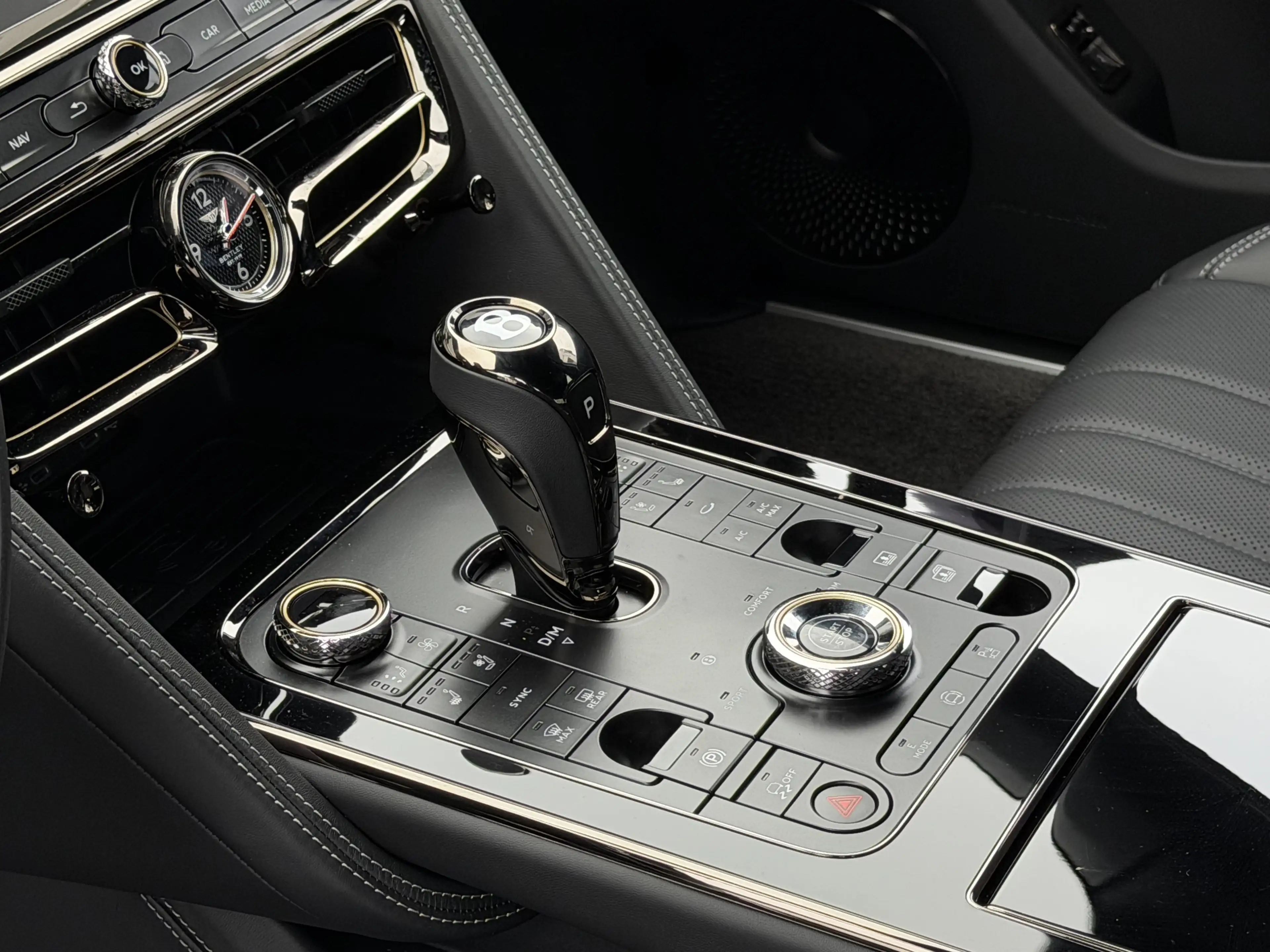 Bentley Flying Spur V8 Hybrid *B&O*Rotating* — photo 14