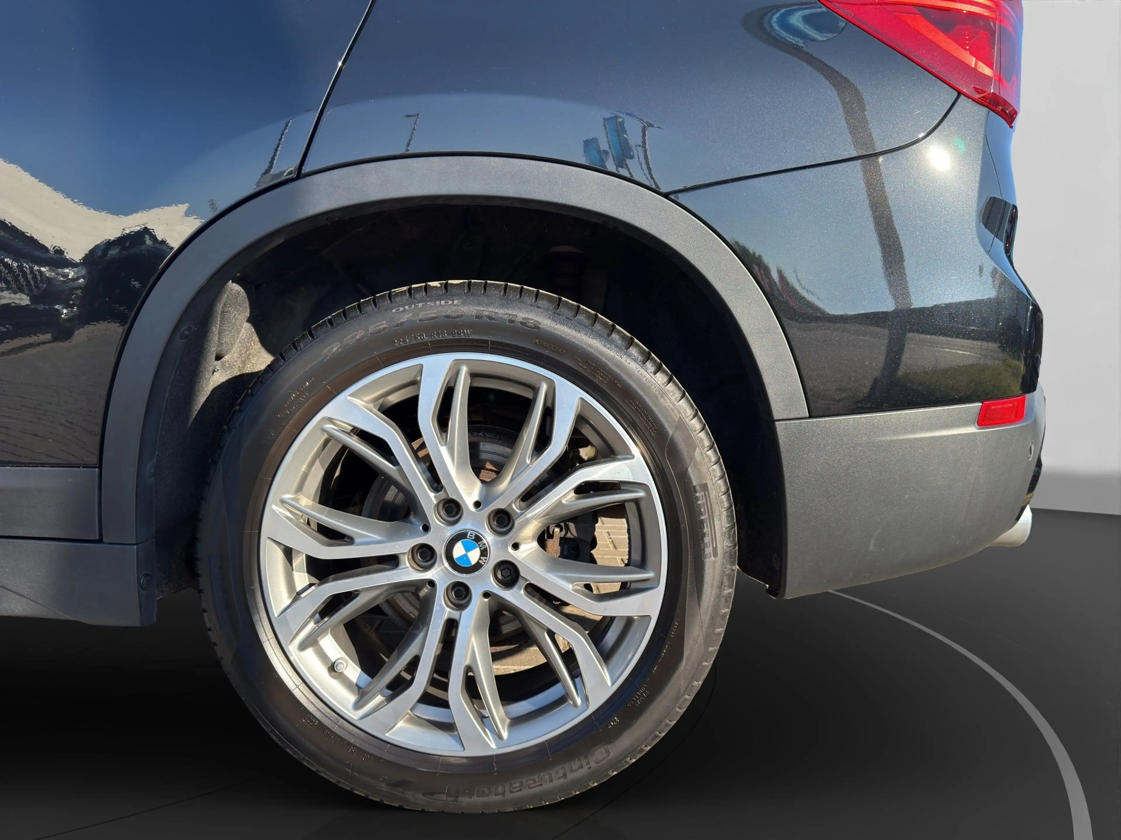 BMW X1 sDrive18i Advantage Anhängerkupplung Lordosenstütz — photo 12