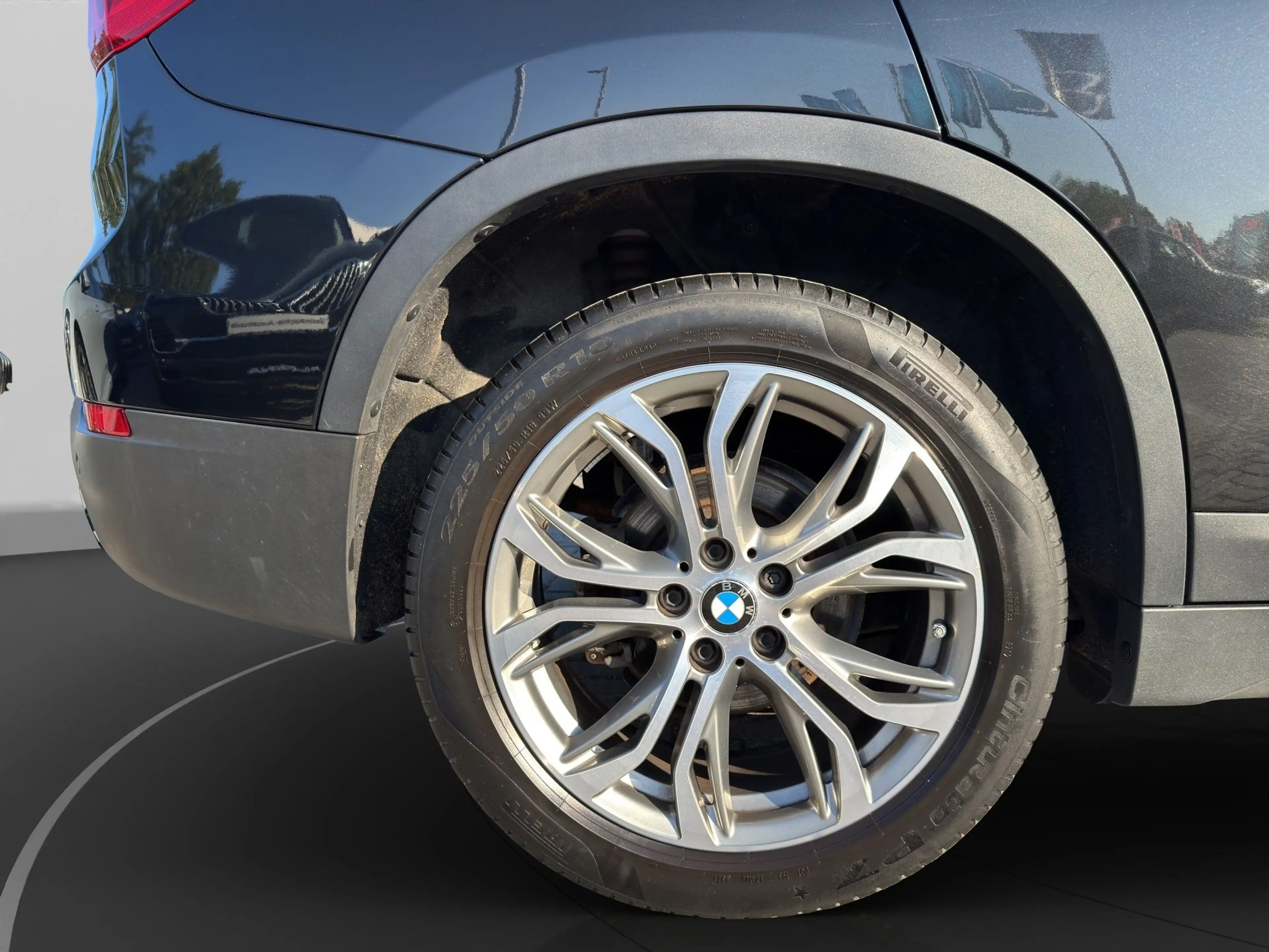 BMW X1 sDrive18i Advantage Anhängerkupplung Lordosenstütz — photo 13