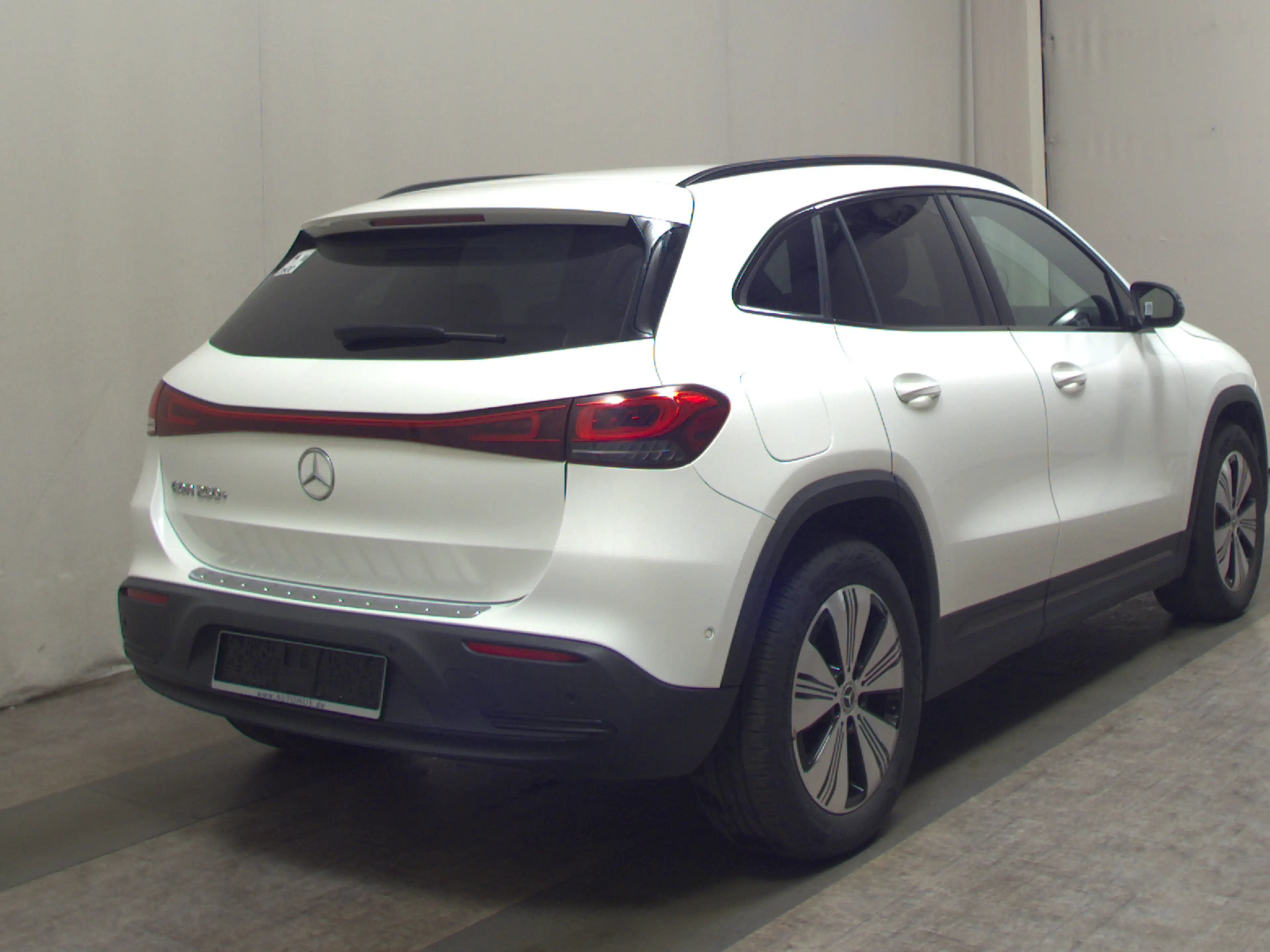Mercedes-Benz EQA NAVI LED RADIO TEMPO MFL SHZ VC KAMERA RFK — photo 4