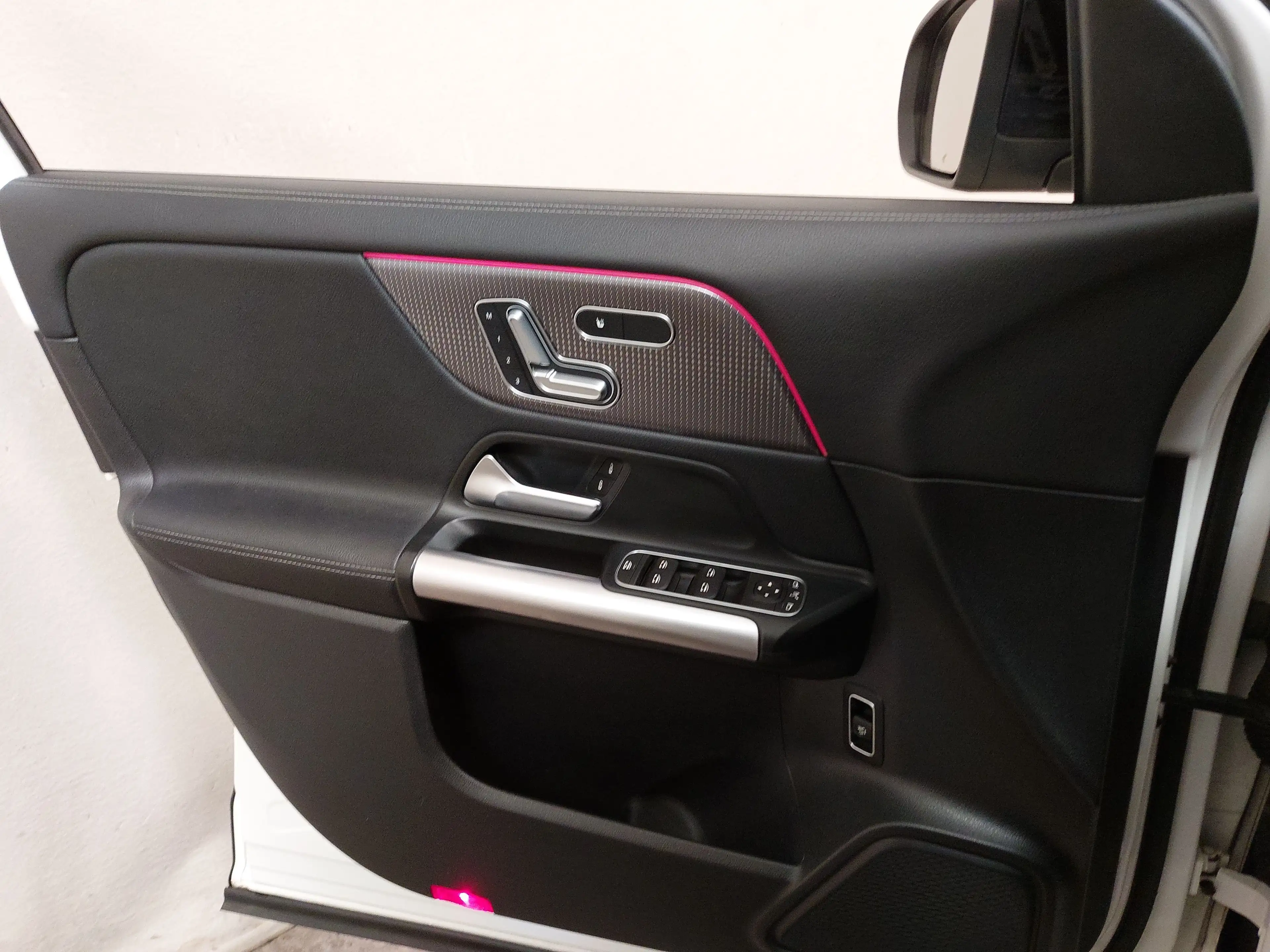 Mercedes-Benz EQA NAVI LED RADIO TEMPO MFL SHZ VC KAMERA RFK — photo 5