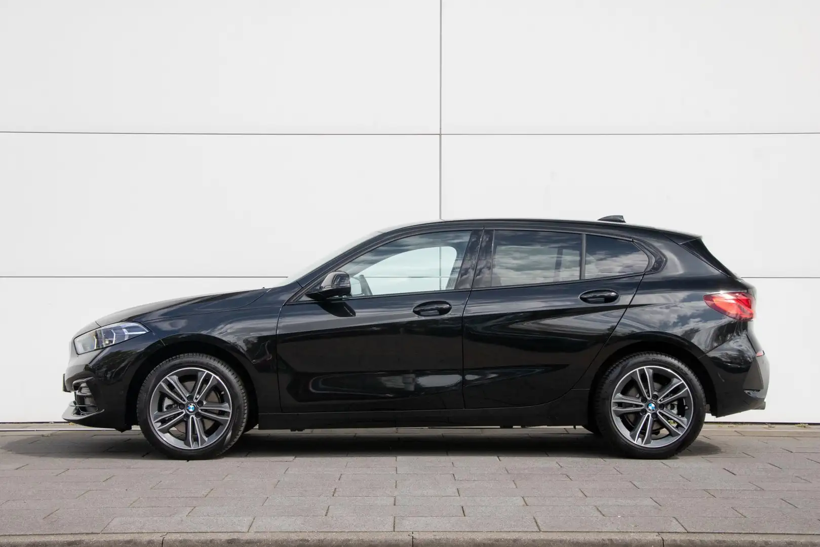 BMW 118 1 Serie 118i Sport Line Zwart - 2