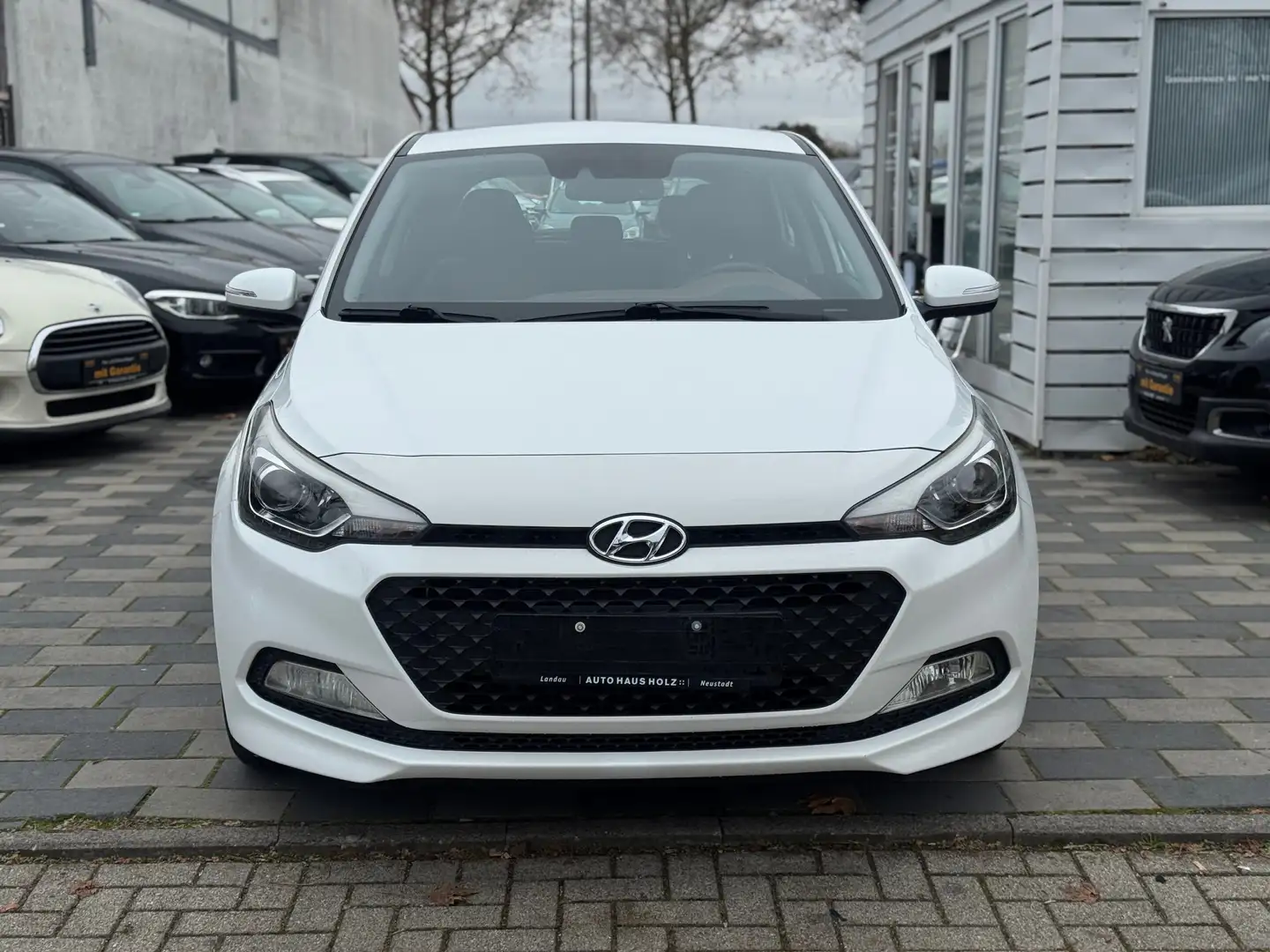 Hyundai i20 Automatik/LED/Scheckheft/1Hand Blanc - 2