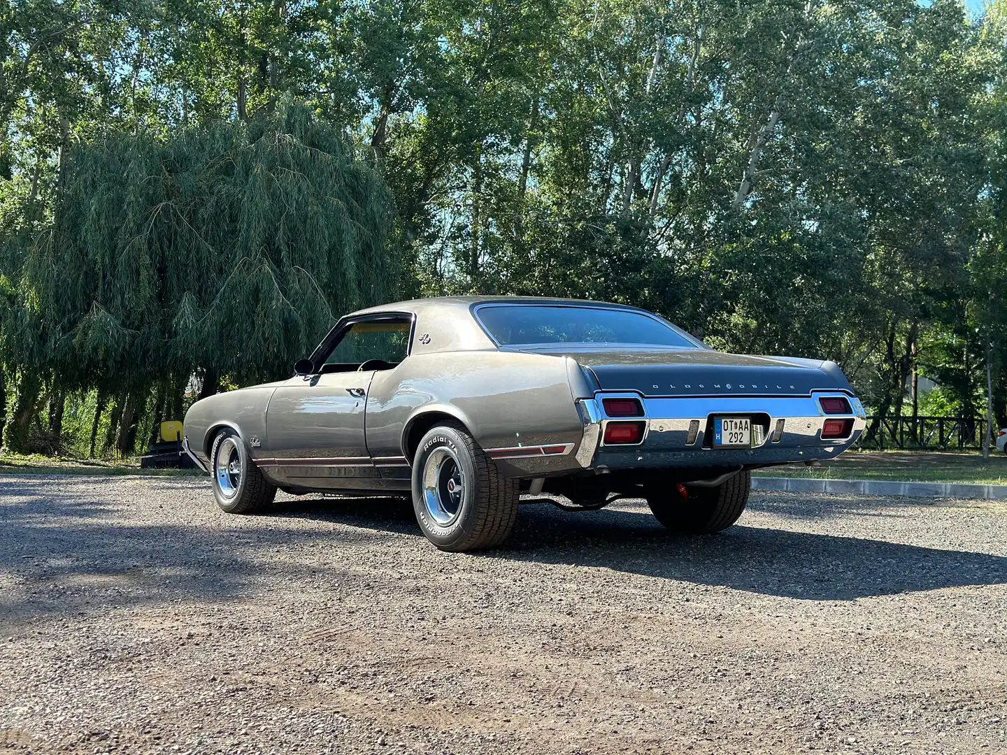 Oldsmobile Cutlass Supreme Grau - 2
