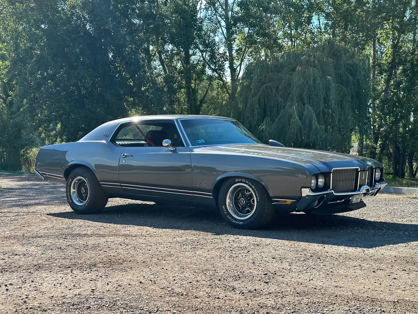 Oldsmobile Cutlass Supreme Grau - 1