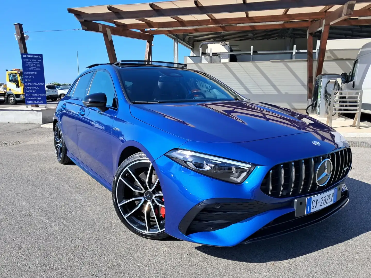 Mercedes-Benz A 35 AMG Noleggio a lungo termine, mensile, con riscatto Blu/Azzurro - 1