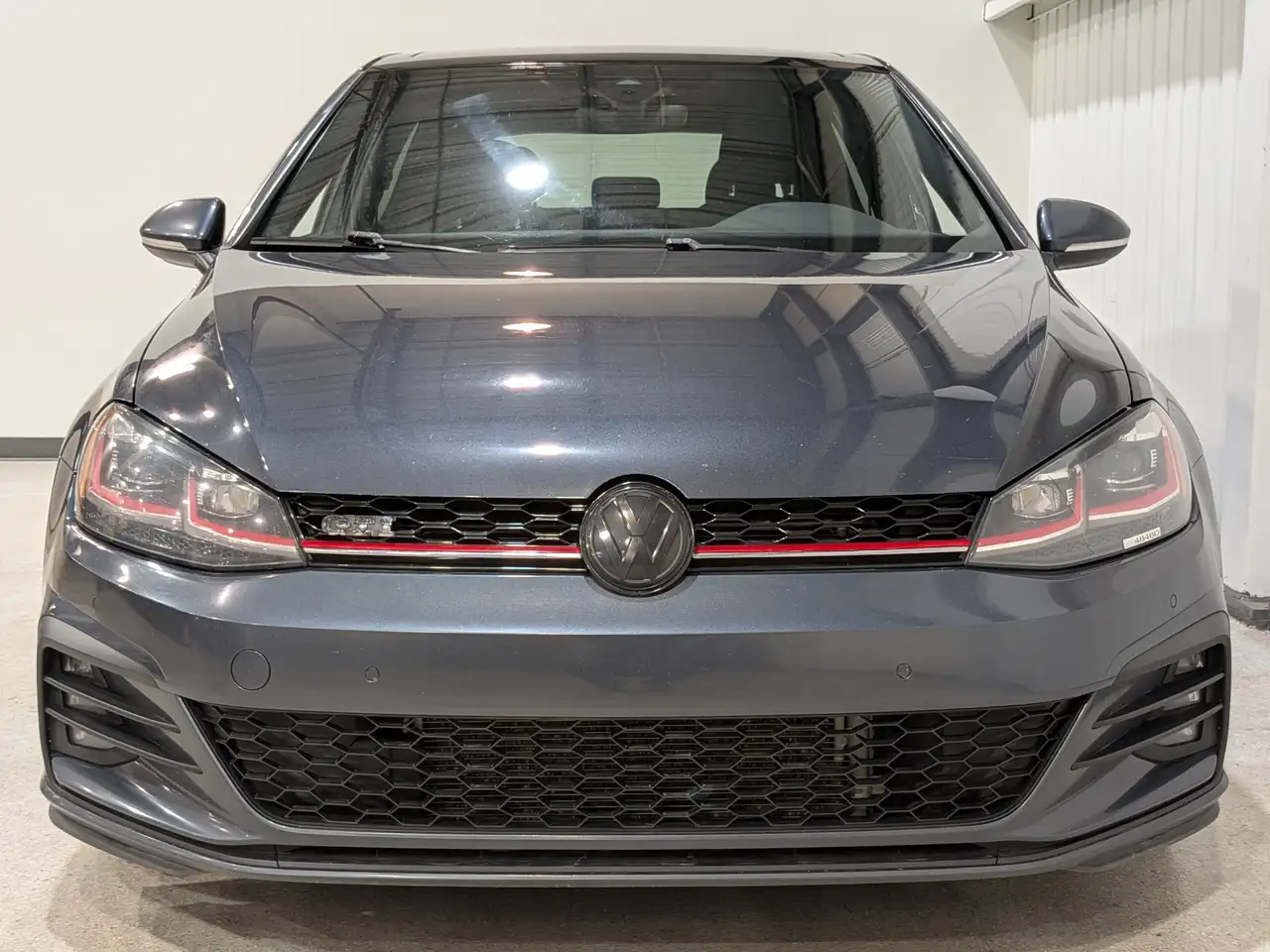 Volkswagen Golf GTI снимка Volkswagen Golf GTI