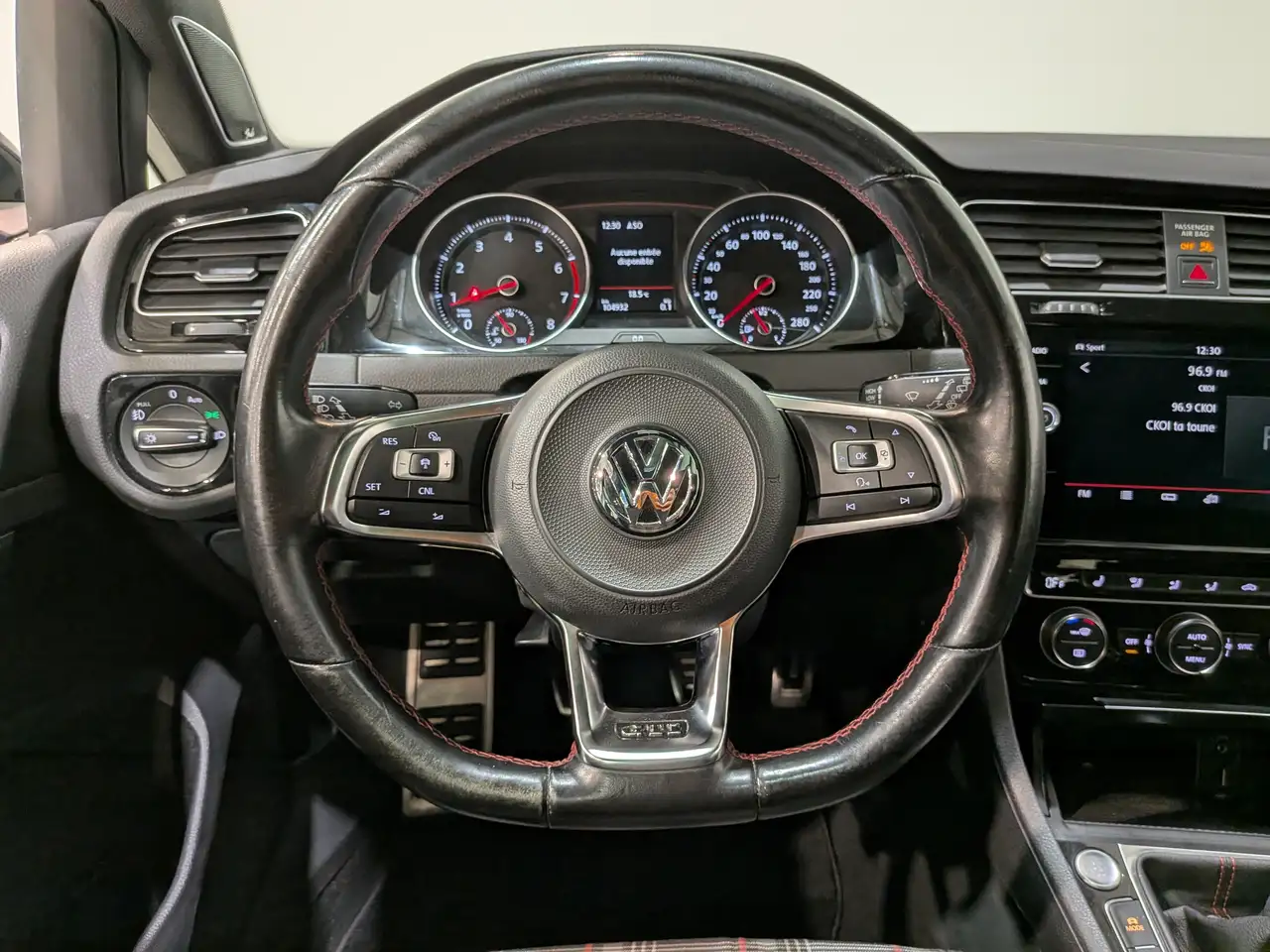 Volkswagen Golf GTI снимка Volkswagen Golf GTI