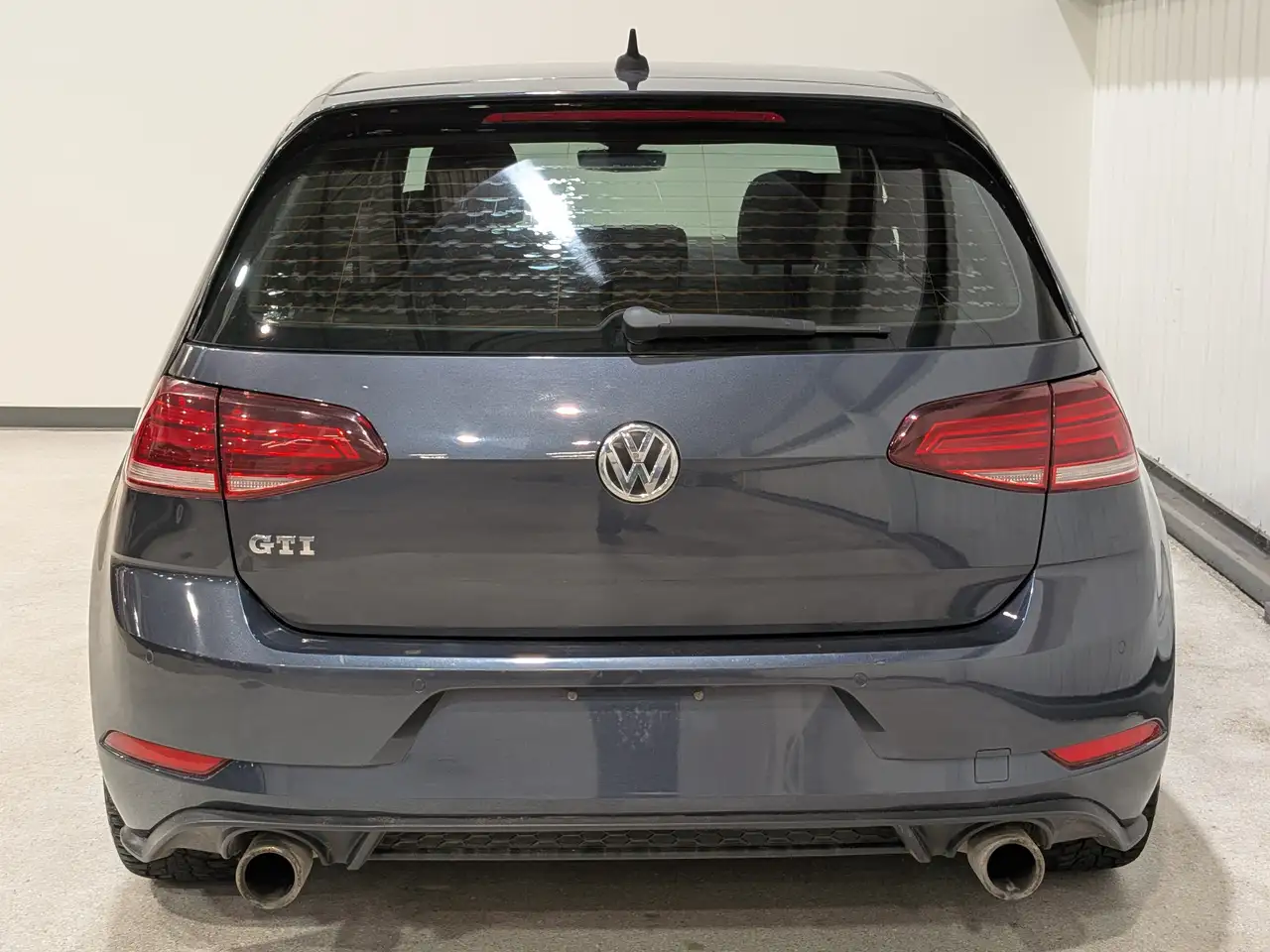 Volkswagen Golf GTI снимка Volkswagen Golf GTI
