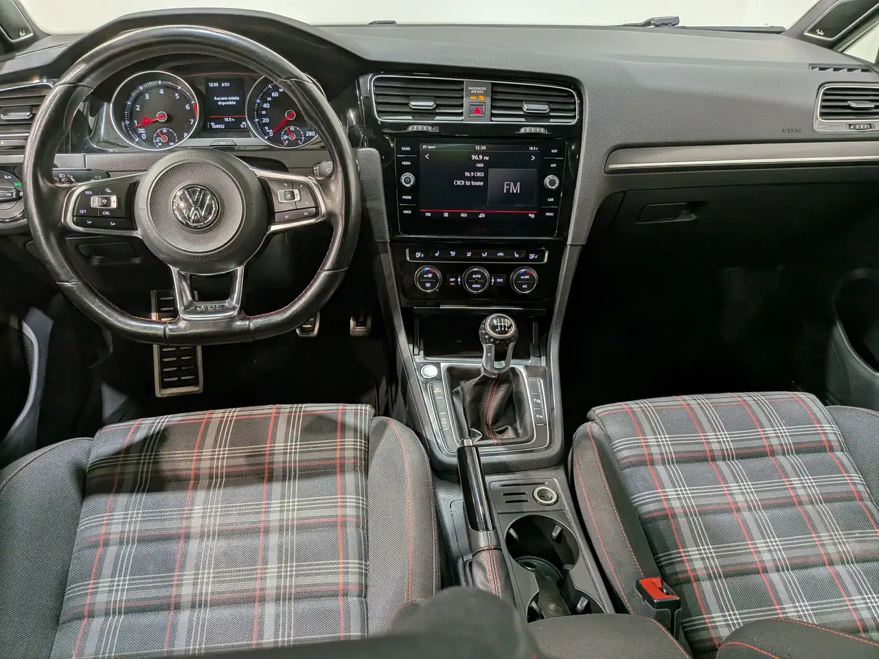 Volkswagen Golf GTI снимка Volkswagen Golf GTI