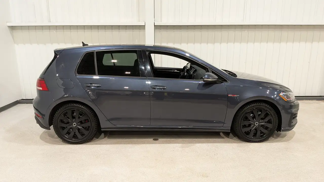 Volkswagen Golf GTI снимка Volkswagen Golf GTI