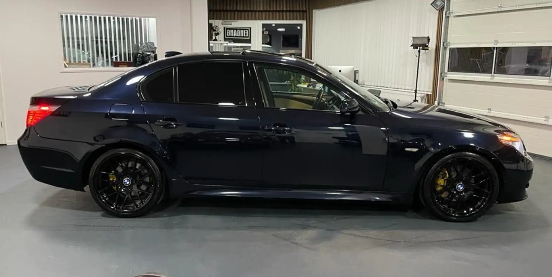 BMW 530 530i xDrive Edition Sport Schwarz - 2