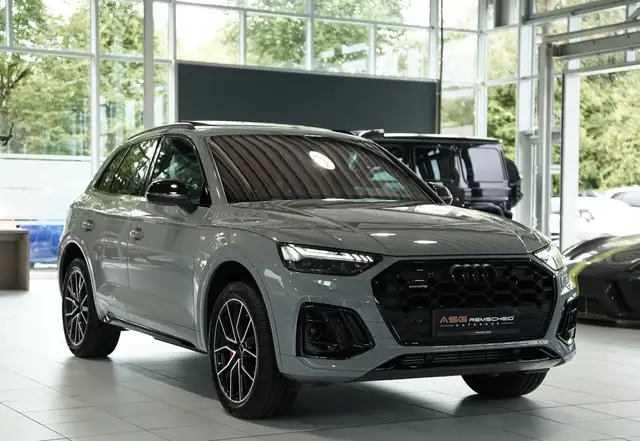 Audi Q5 view 5
