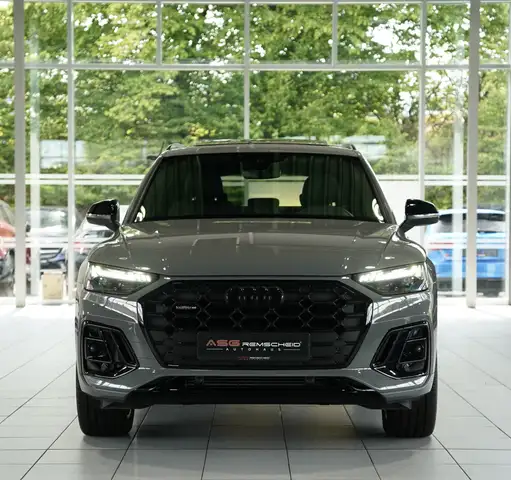 Audi Q5 view 3