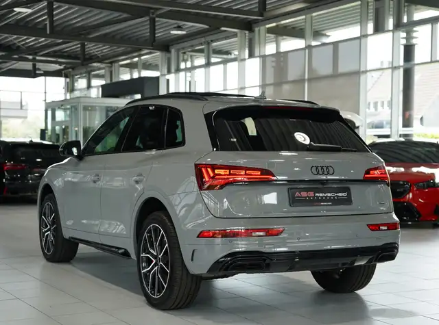 Audi Q5 view 9