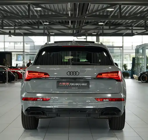 Audi Q5 view 8