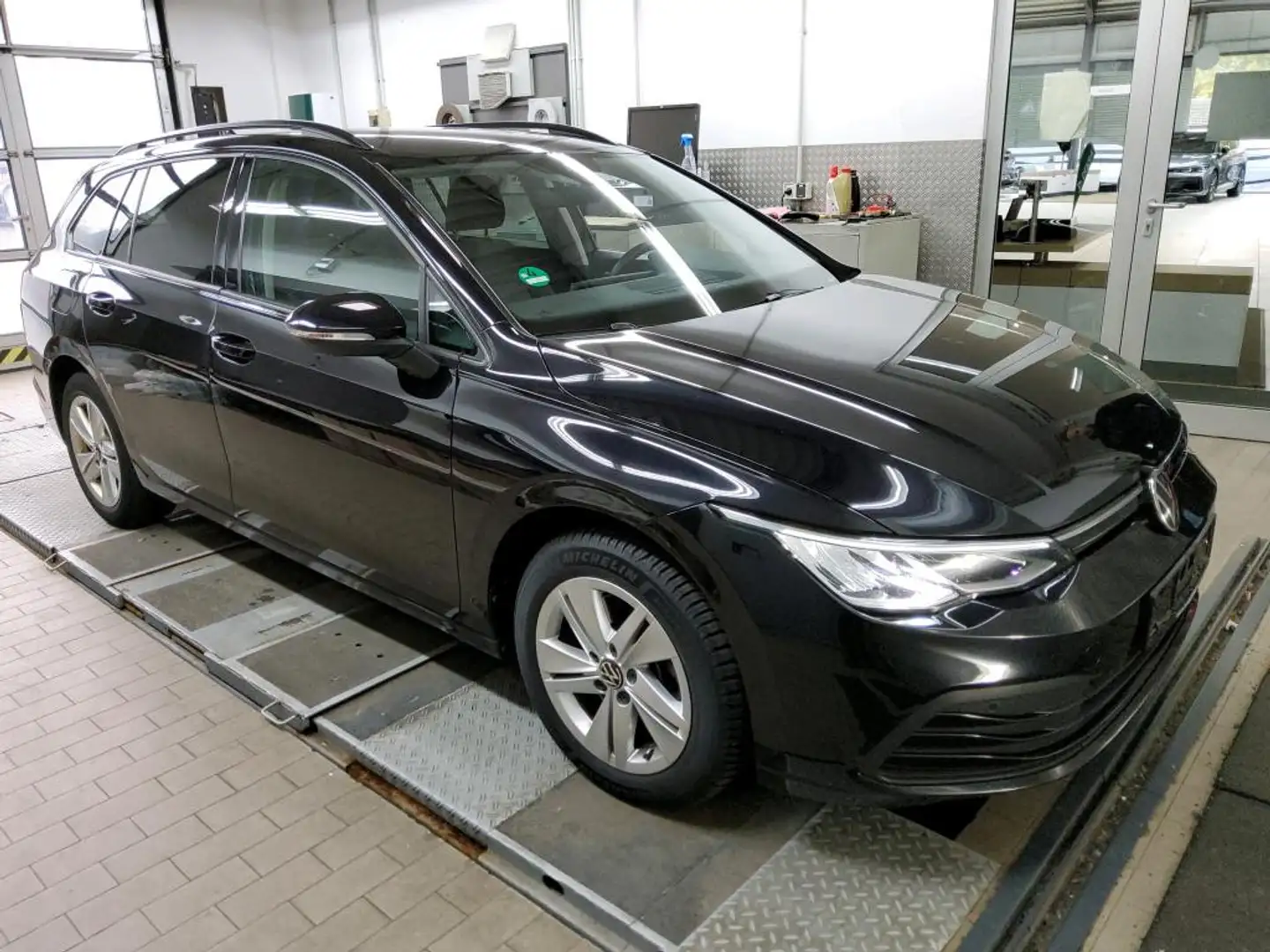 Volkswagen Golf Var. 2.0 TDI Life-NAV-LED-SIDE-APPS-SHZ- Noir - 1