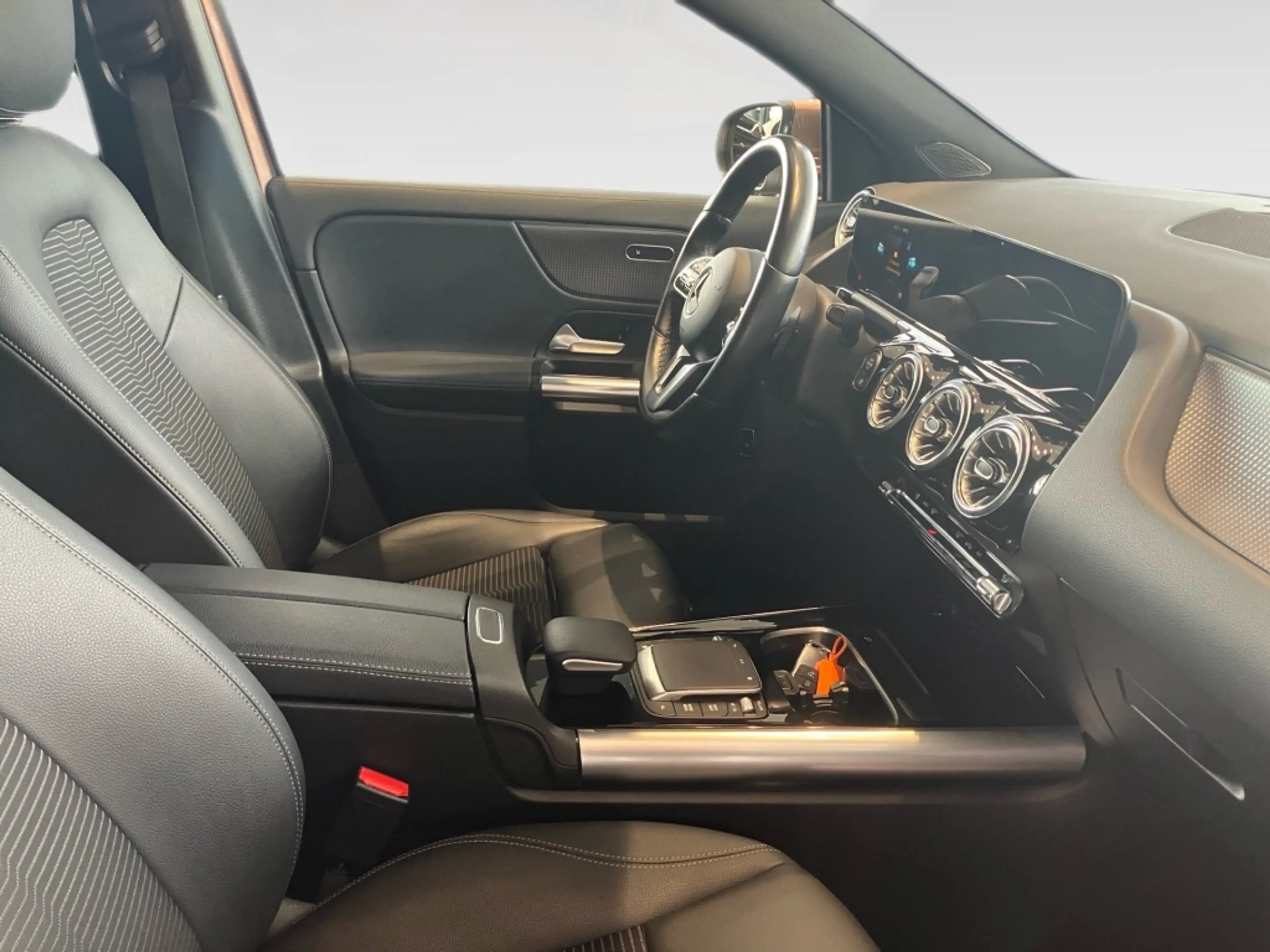 Mercedes-Benz GLA 220 d 4M Progressive+Pano+AHK+KEYLESS+MBeam — photo 10