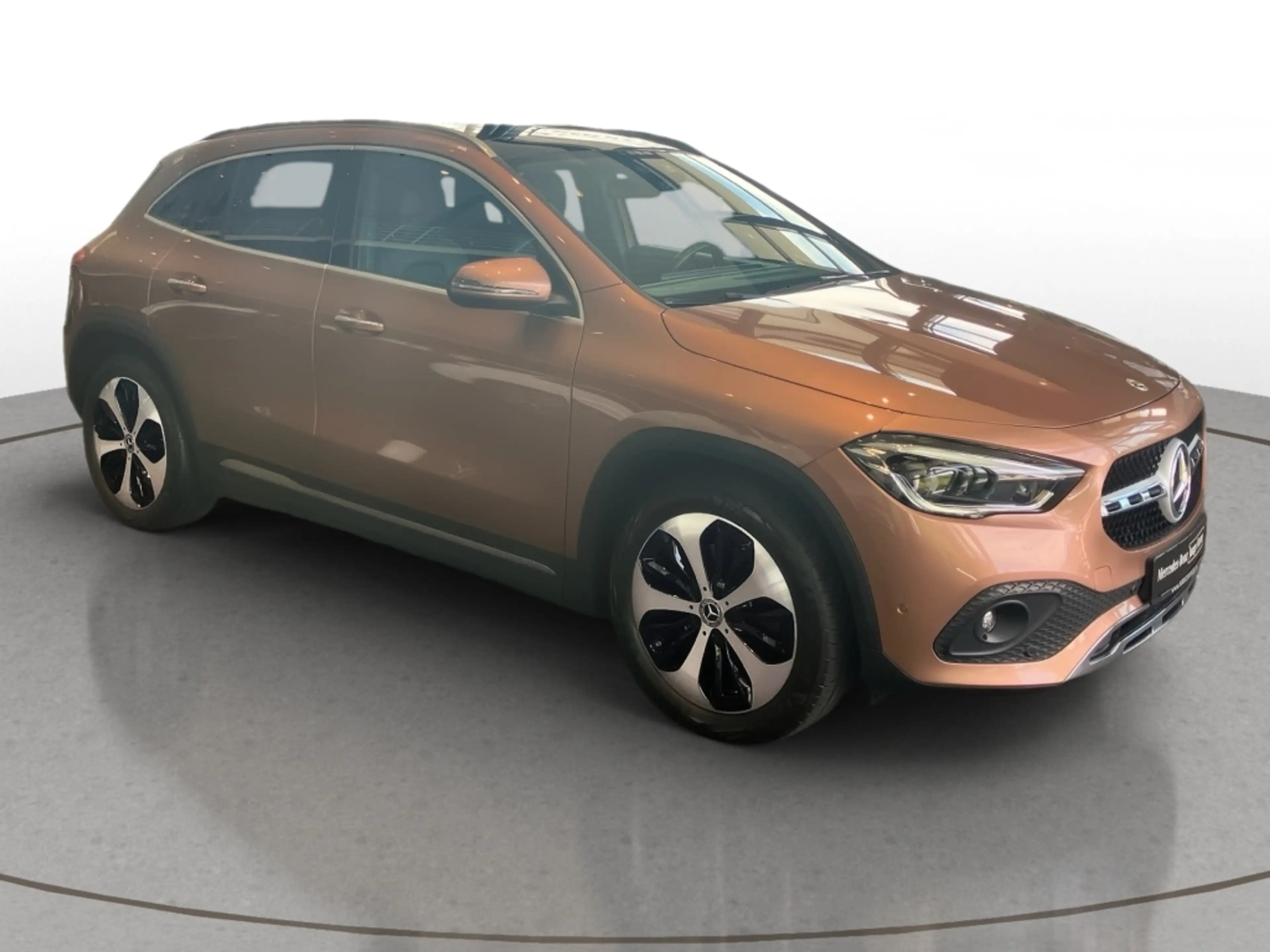 Mercedes-Benz GLA 220 d 4M Progressive+Pano+AHK+KEYLESS+MBeam — photo 4