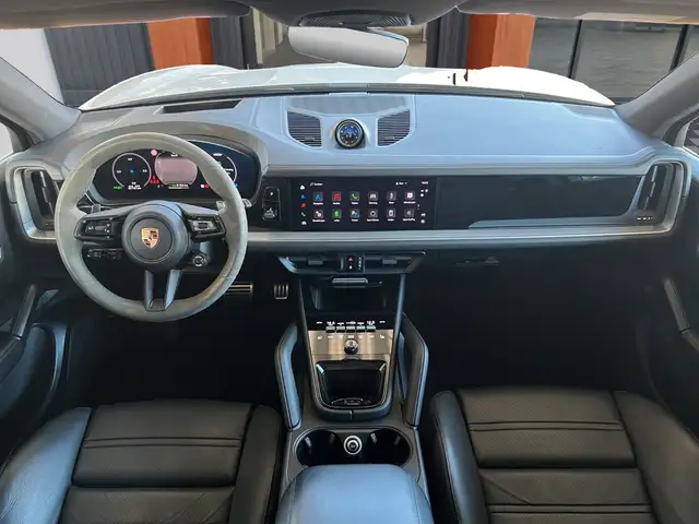Porsche Cayenne view 7