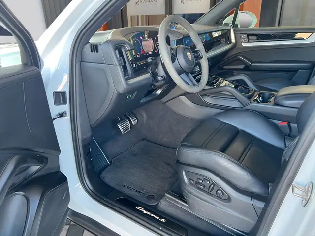 Porsche Cayenne view 4