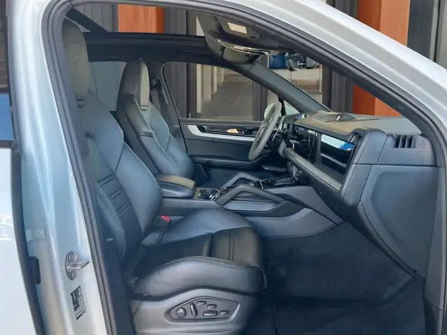 Porsche Cayenne view 5