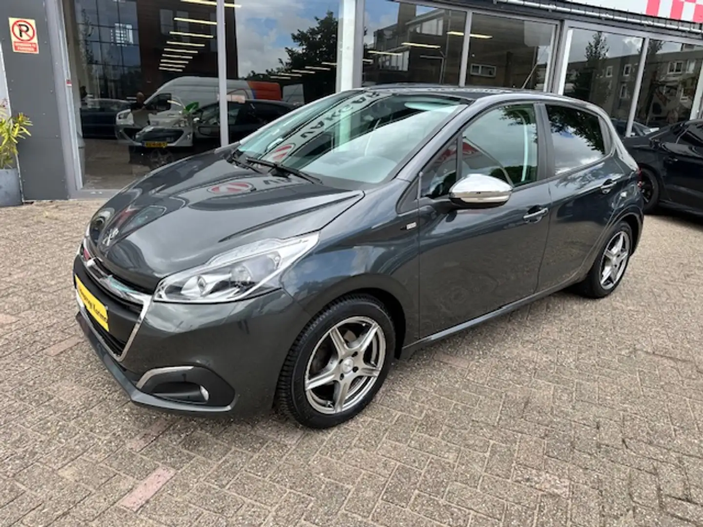 Peugeot 208 1.2 PureTech Active Grijs - 2