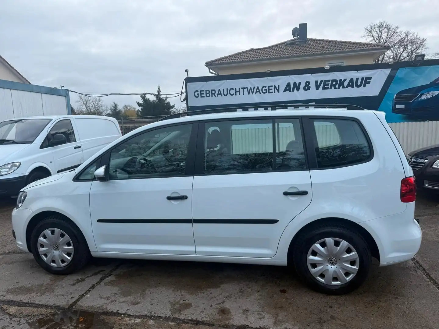 Volkswagen Touran Trendline BMT*AHK*TUV NEU*SHZ*PANORAMA* Weiß - 2
