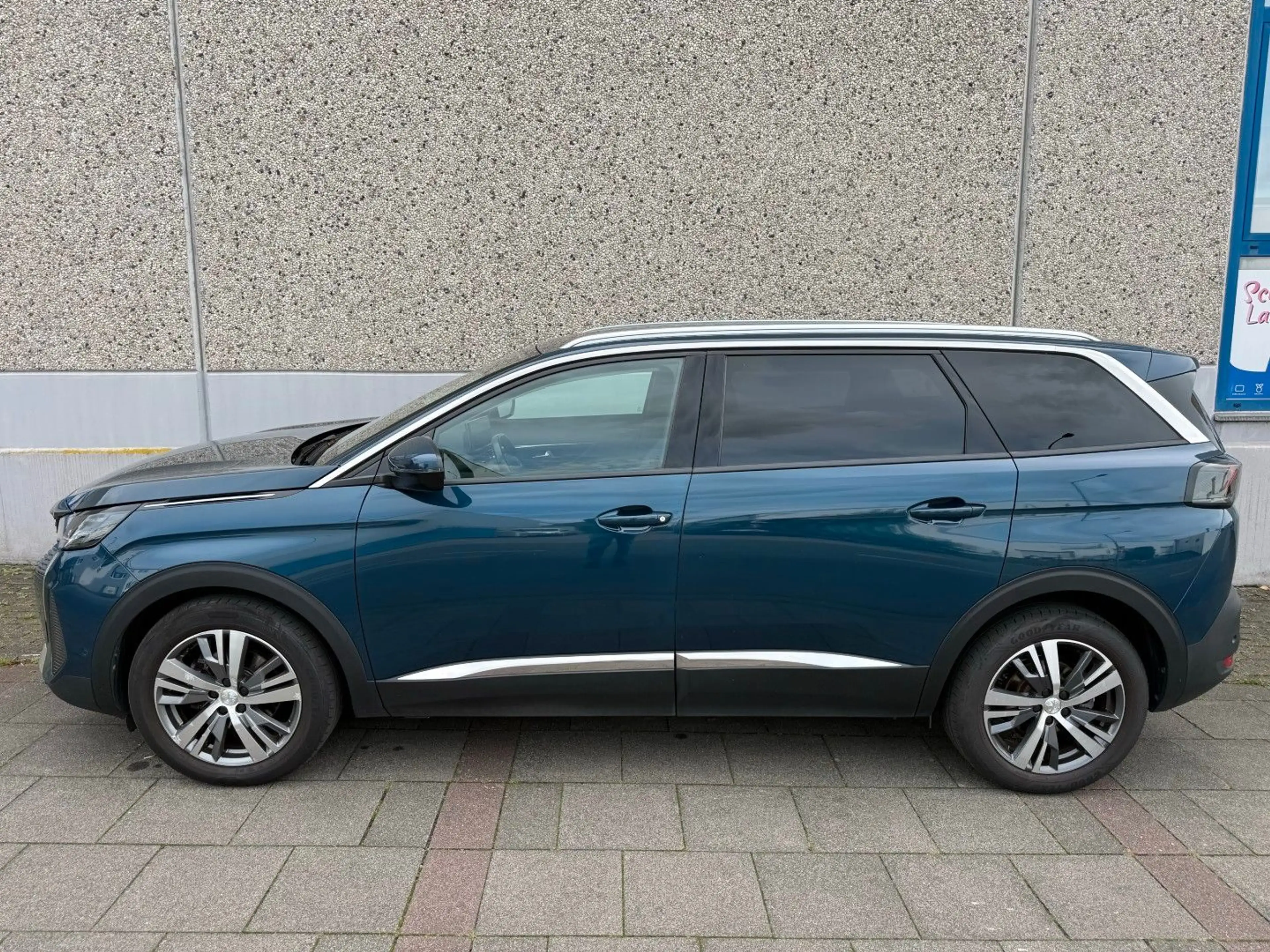 Peugeot 5008 BlueHDi 130 Allure 7 Sitze AHK Kamera CarPl — photo 11