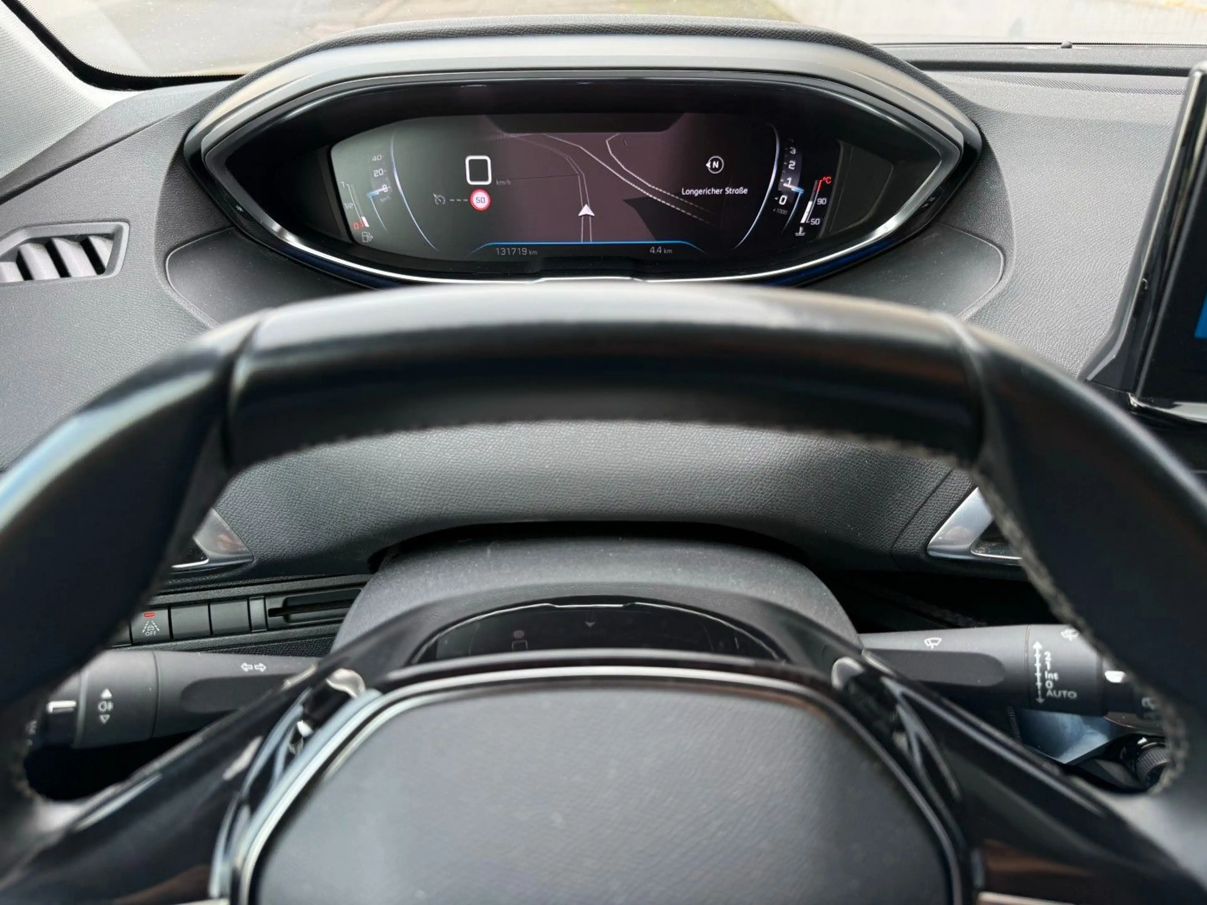Peugeot 5008 BlueHDi 130 Allure 7 Sitze AHK Kamera CarPl — photo 15