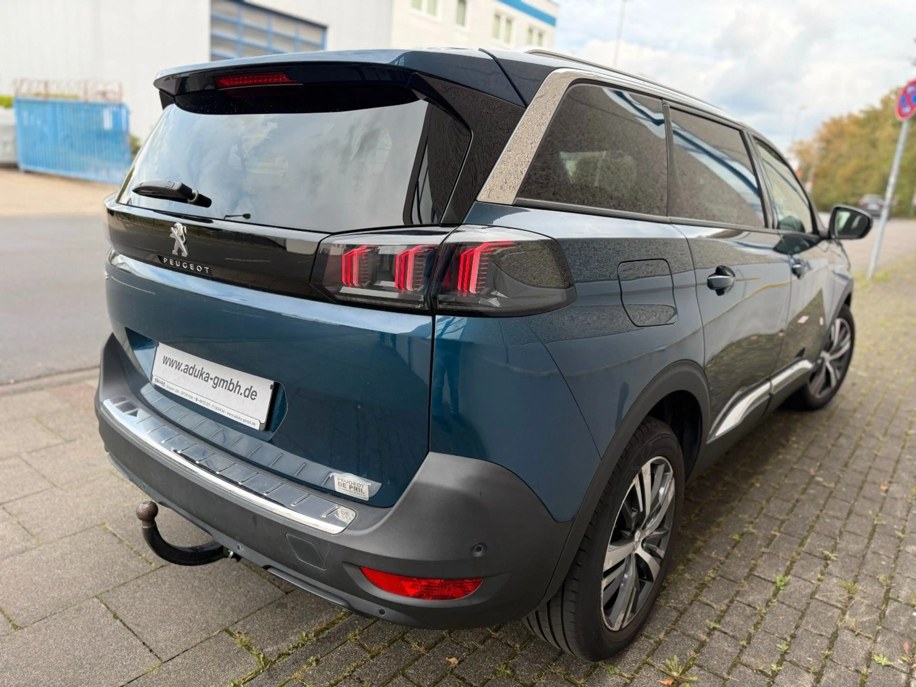 Peugeot 5008 BlueHDi 130 Allure 7 Sitze AHK Kamera CarPl — photo 6