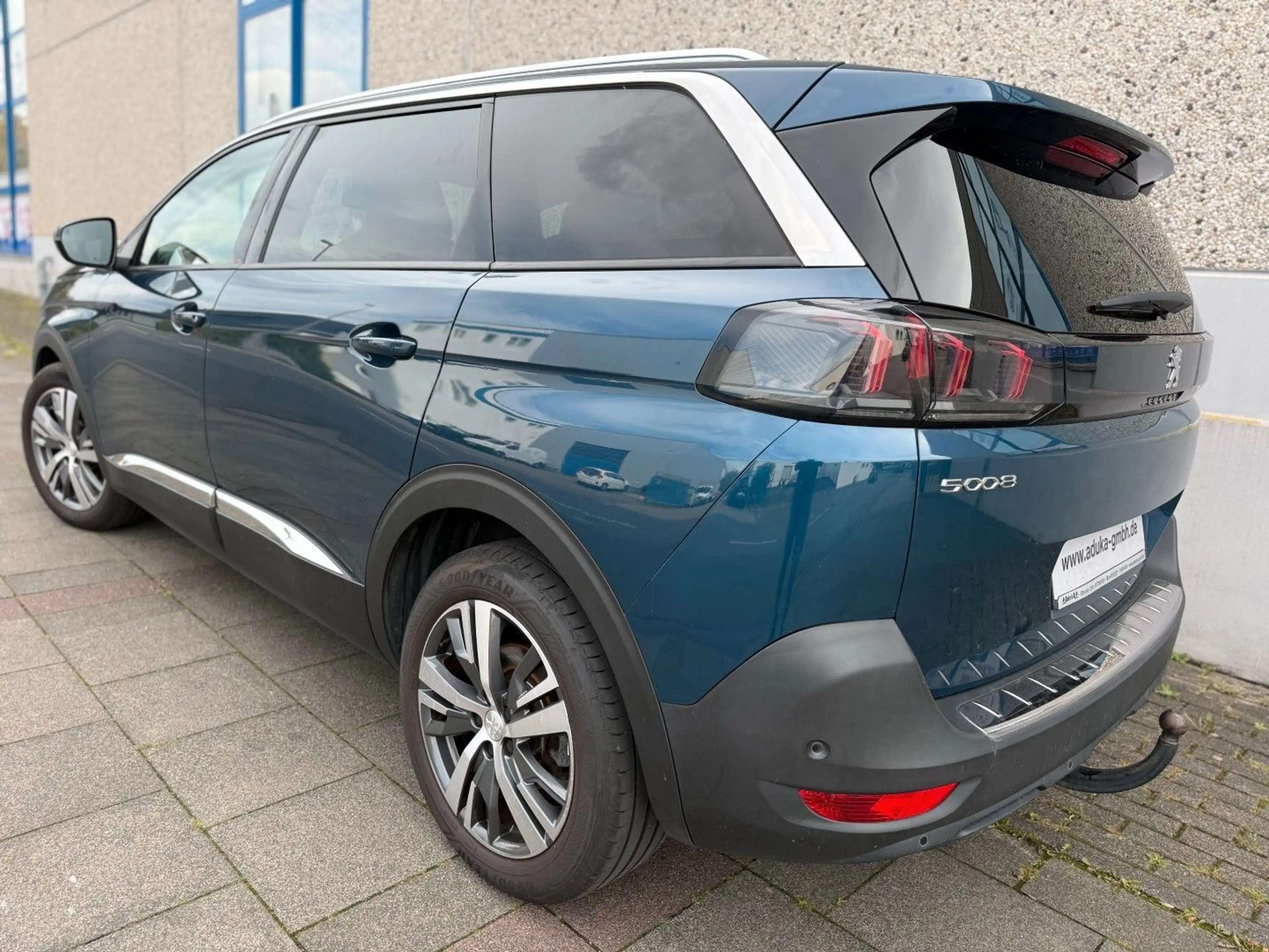 Peugeot 5008 BlueHDi 130 Allure 7 Sitze AHK Kamera CarPl — photo 10