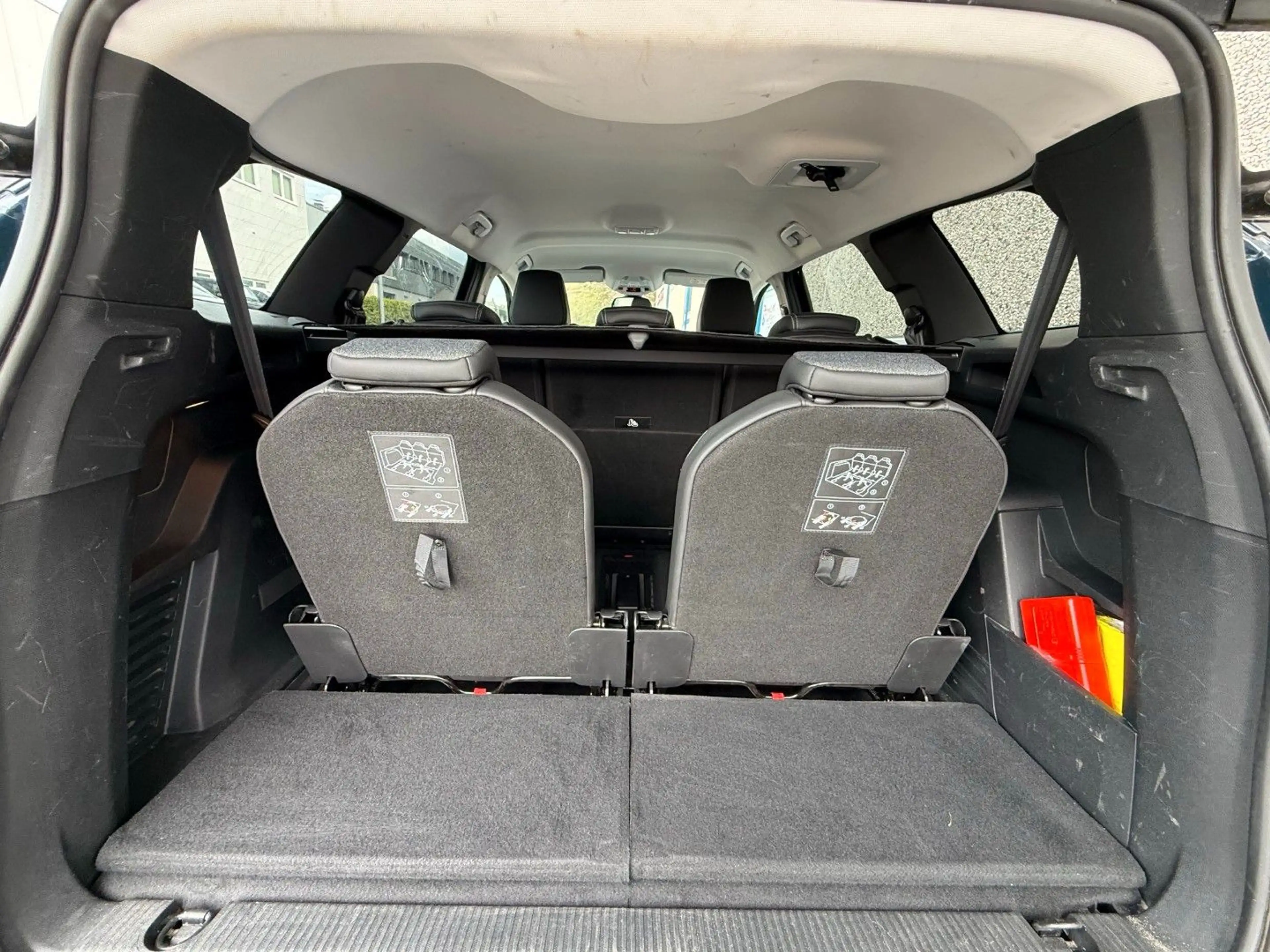 Peugeot 5008 BlueHDi 130 Allure 7 Sitze AHK Kamera CarPl — photo 8