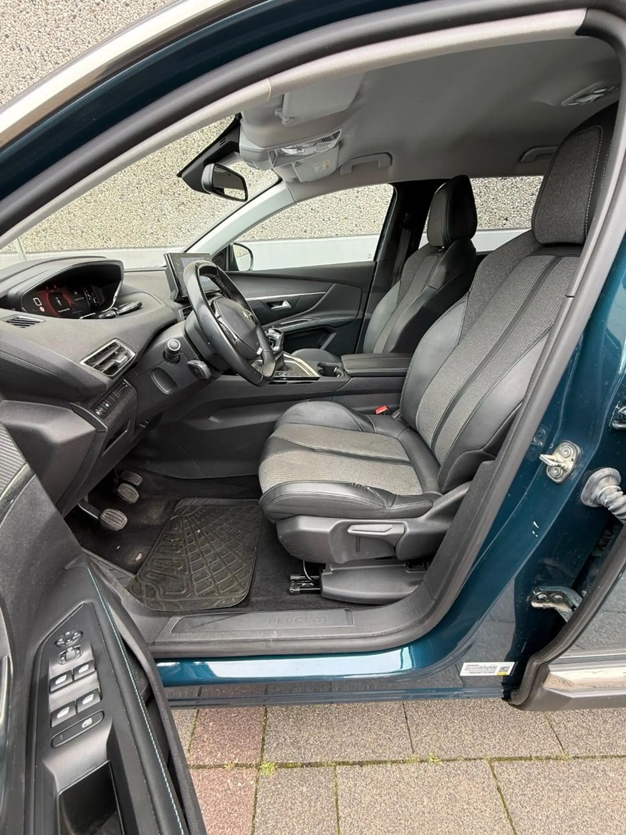 Peugeot 5008 BlueHDi 130 Allure 7 Sitze AHK Kamera CarPl — photo 12